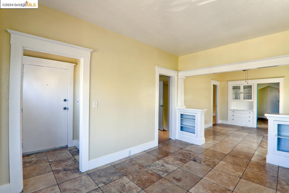 Detail Gallery Image 3 of 27 For 142 12th St, Richmond,  CA 94801 - 3 Beds | 1 Baths