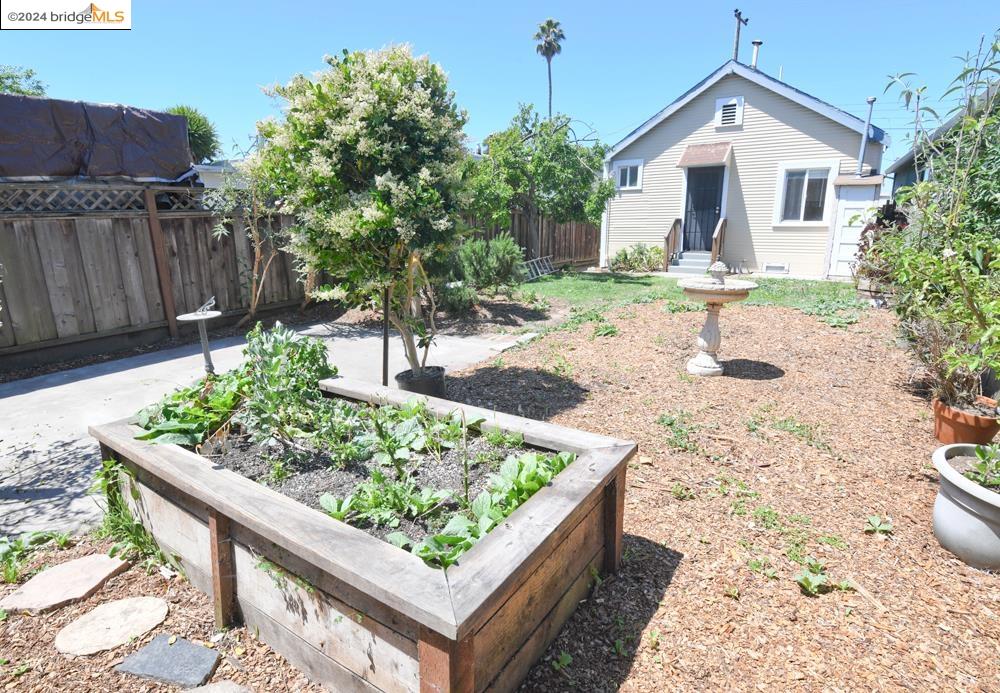 Detail Gallery Image 25 of 27 For 142 12th St, Richmond,  CA 94801 - 3 Beds | 1 Baths