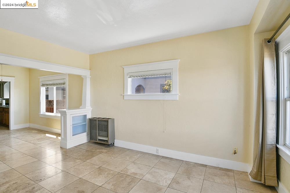 Detail Gallery Image 5 of 27 For 142 12th St, Richmond,  CA 94801 - 3 Beds | 1 Baths