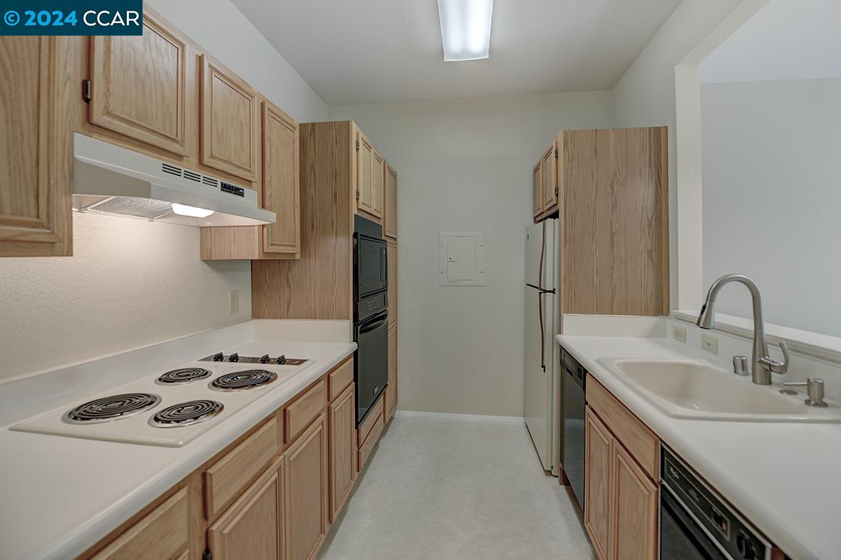 Photo #3: 41060000 Listing 