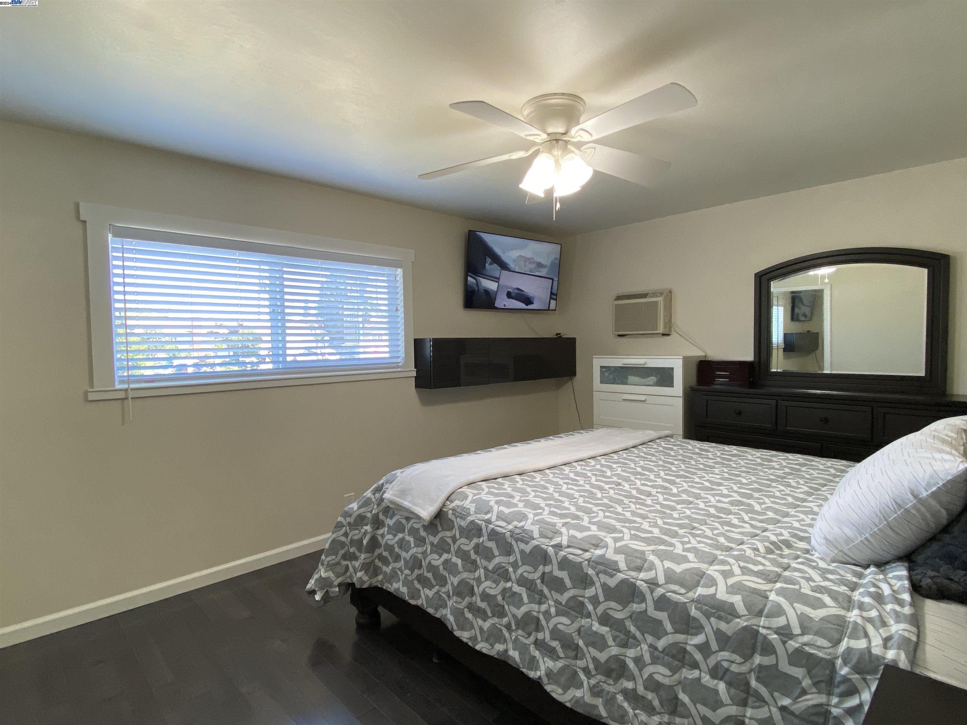 Detail Gallery Image 32 of 60 For 213 W Leland Rd, Pittsburg,  CA 94565 - 3 Beds | 2 Baths