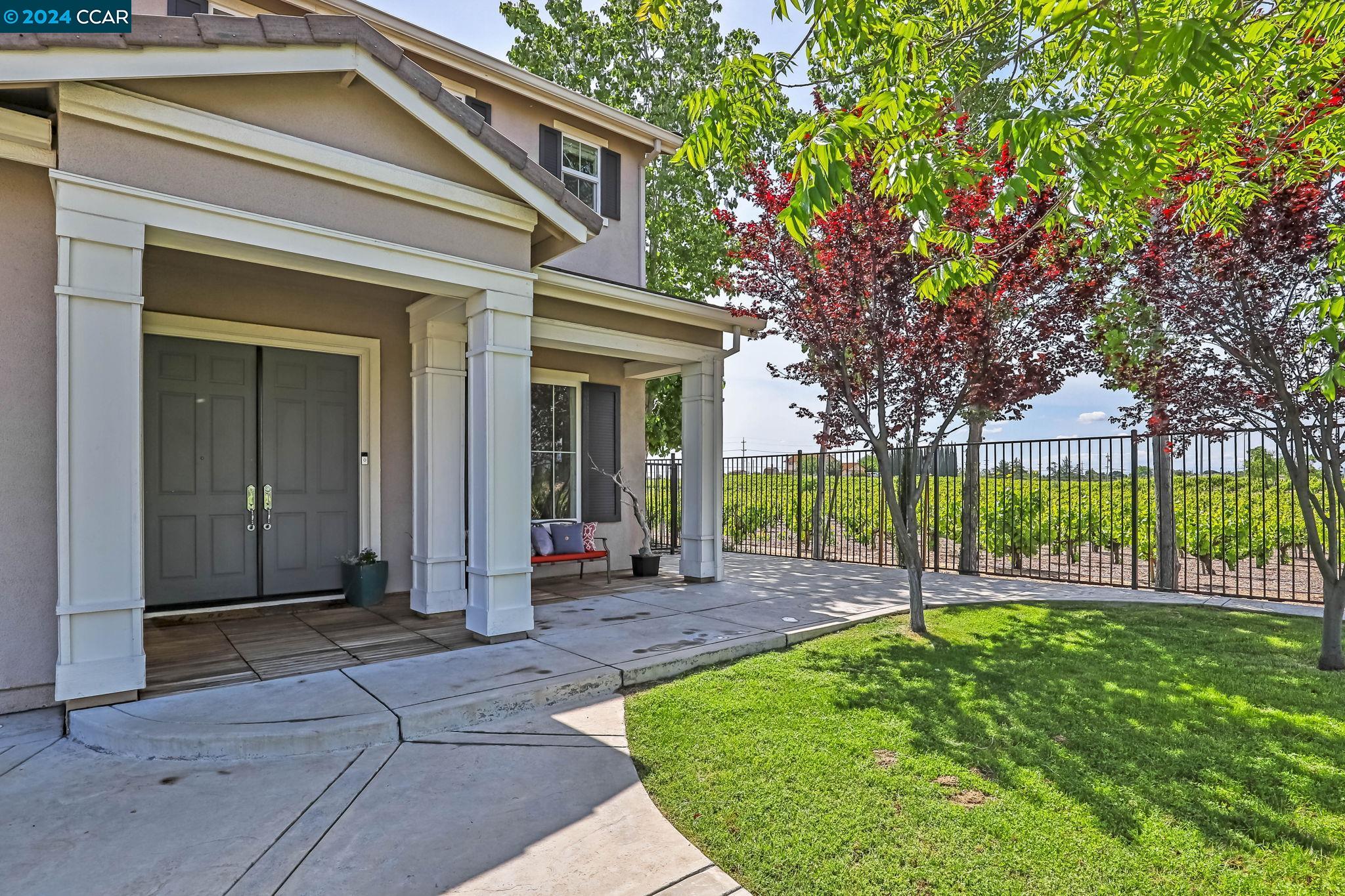 Detail Gallery Image 1 of 38 For 21 Foxglove Ct, Oakley,  CA 94561 - 5 Beds | 3/1 Baths