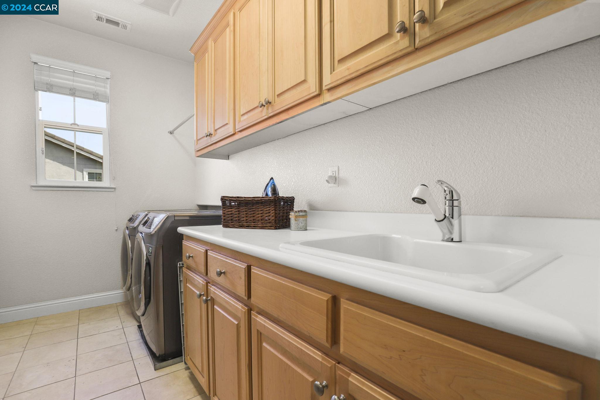 Detail Gallery Image 23 of 38 For 21 Foxglove Ct, Oakley,  CA 94561 - 5 Beds | 3/1 Baths