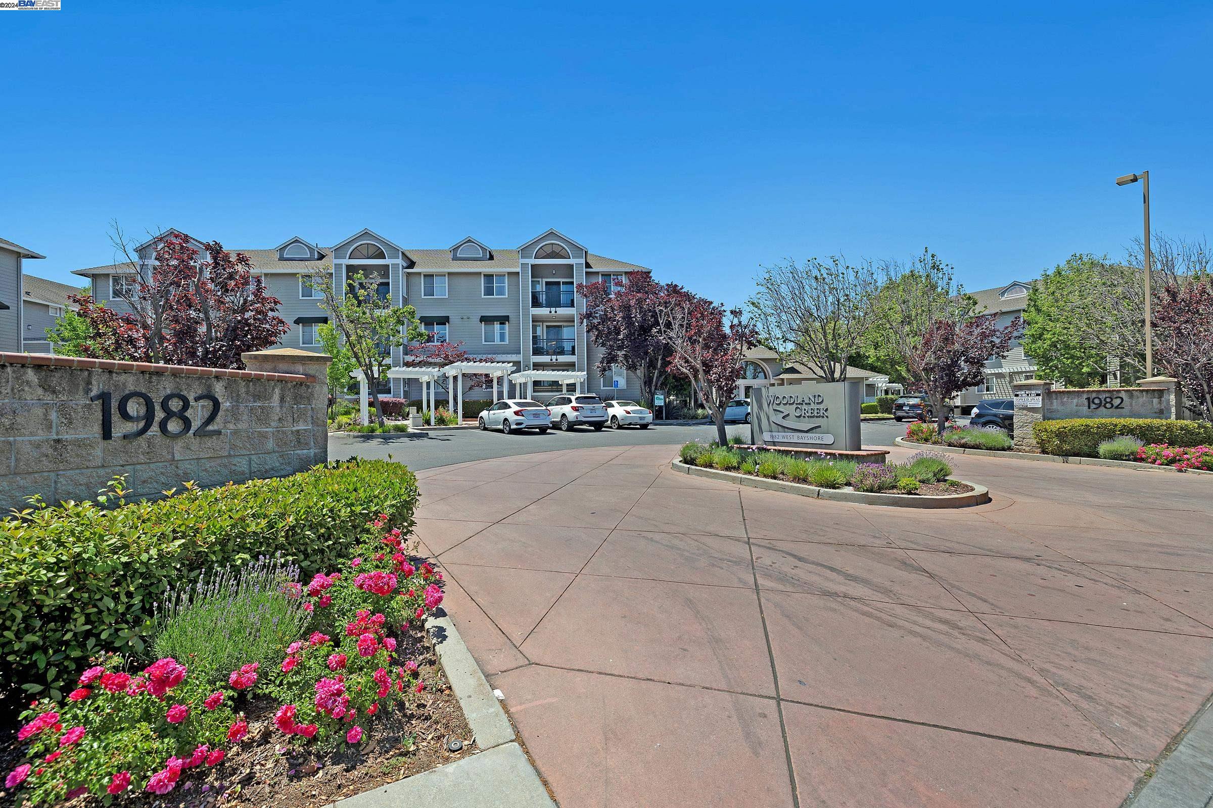Detail Gallery Image 1 of 37 For 1982 W Bayshore Rd #110,  East Palo Alto,  CA 94303 - 3 Beds | 2 Baths