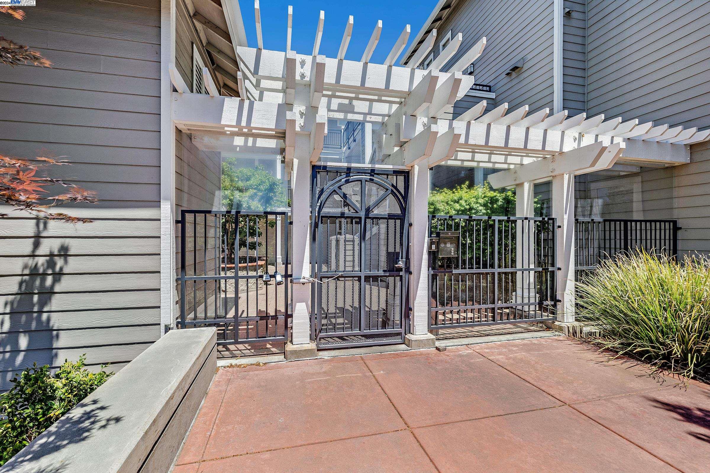 Detail Gallery Image 15 of 37 For 1982 W Bayshore Rd #110,  East Palo Alto,  CA 94303 - 3 Beds | 2 Baths