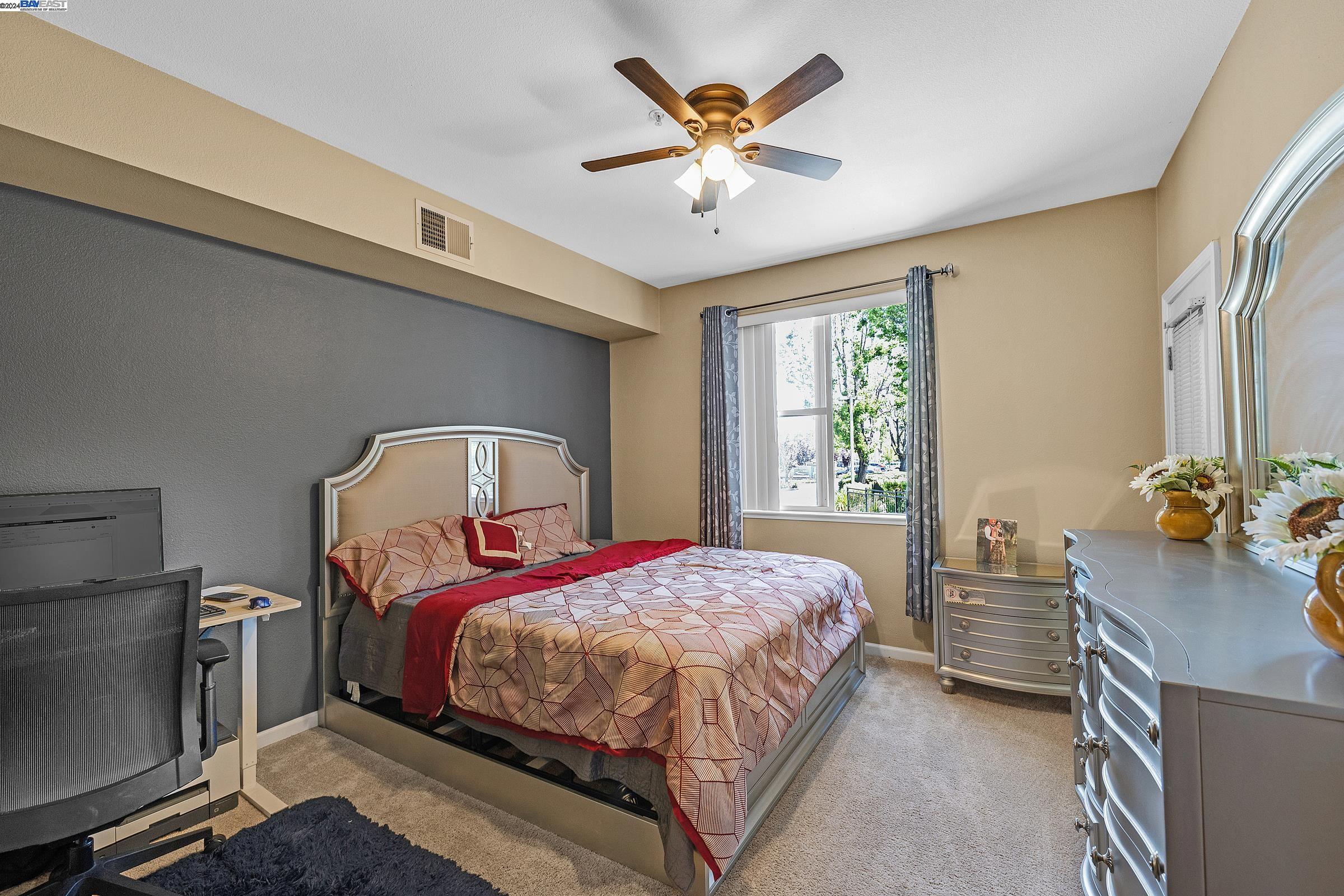 Detail Gallery Image 9 of 37 For 1982 W Bayshore Rd #110,  East Palo Alto,  CA 94303 - 3 Beds | 2 Baths