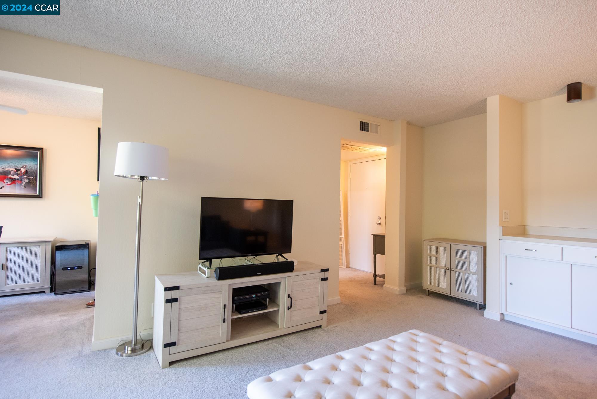 Detail Gallery Image 9 of 35 For 450 N Civic #204,  Walnut Creek,  CA 94596 - 2 Beds | 1 Baths