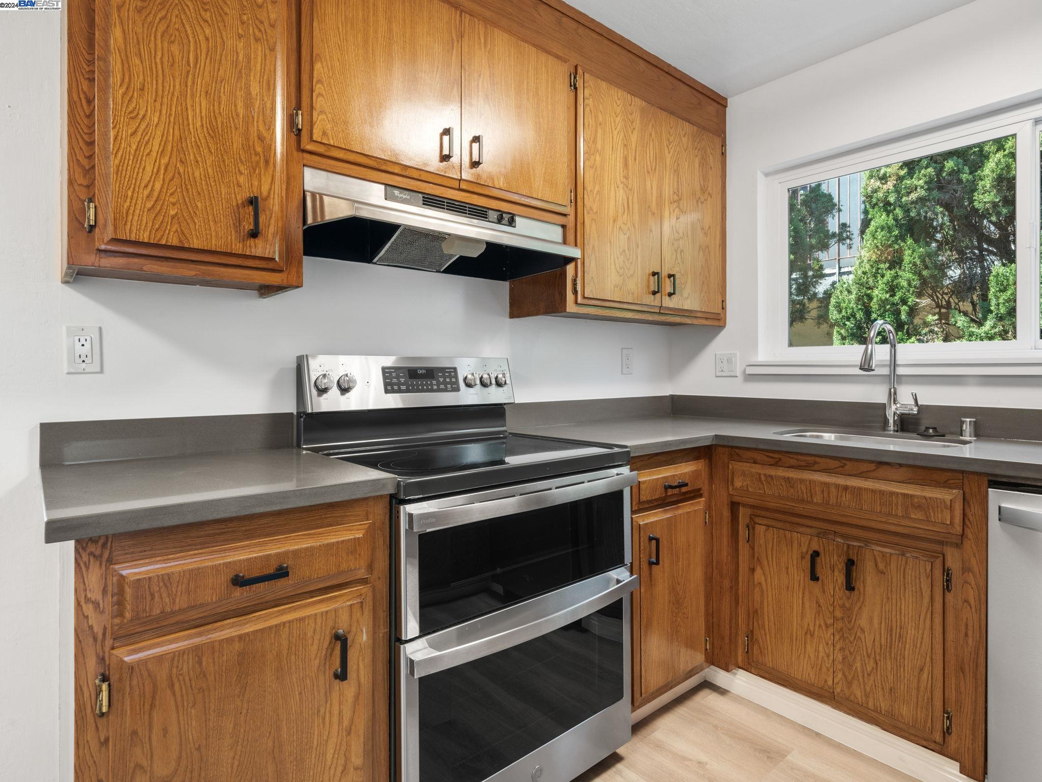 Detail Gallery Image 5 of 25 For 555 Joaquin Ave, San Leandro,  CA 94577 - 3 Beds | 2 Baths