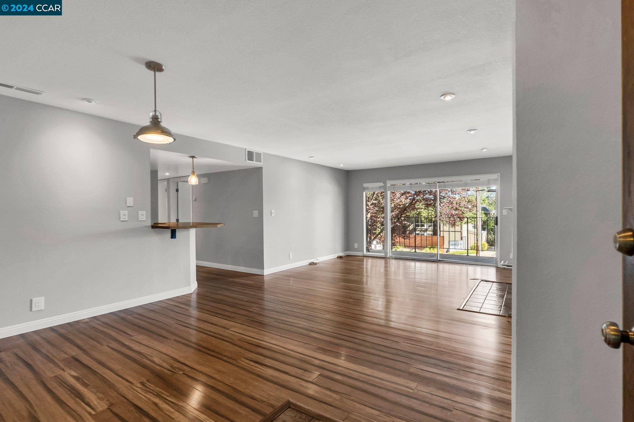 Photo #5: 41060073 Listing 