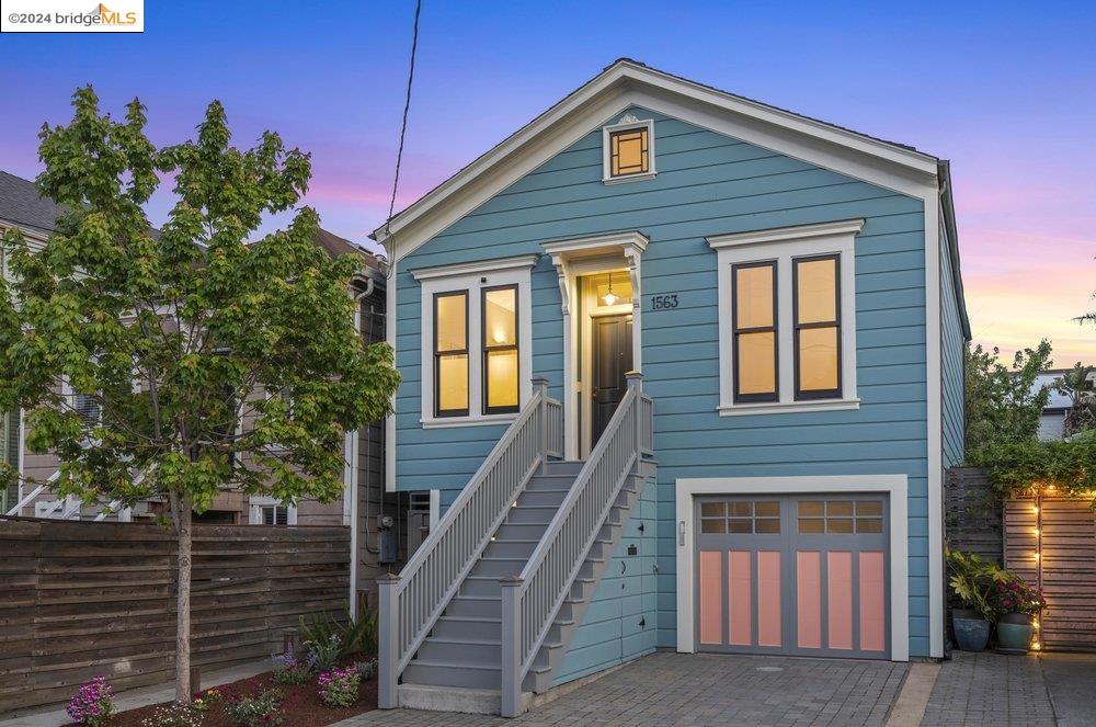 Detail Gallery Image 1 of 1 For 1563 5th St, Oakland,  CA 94607 - 2 Beds | 1/1 Baths
