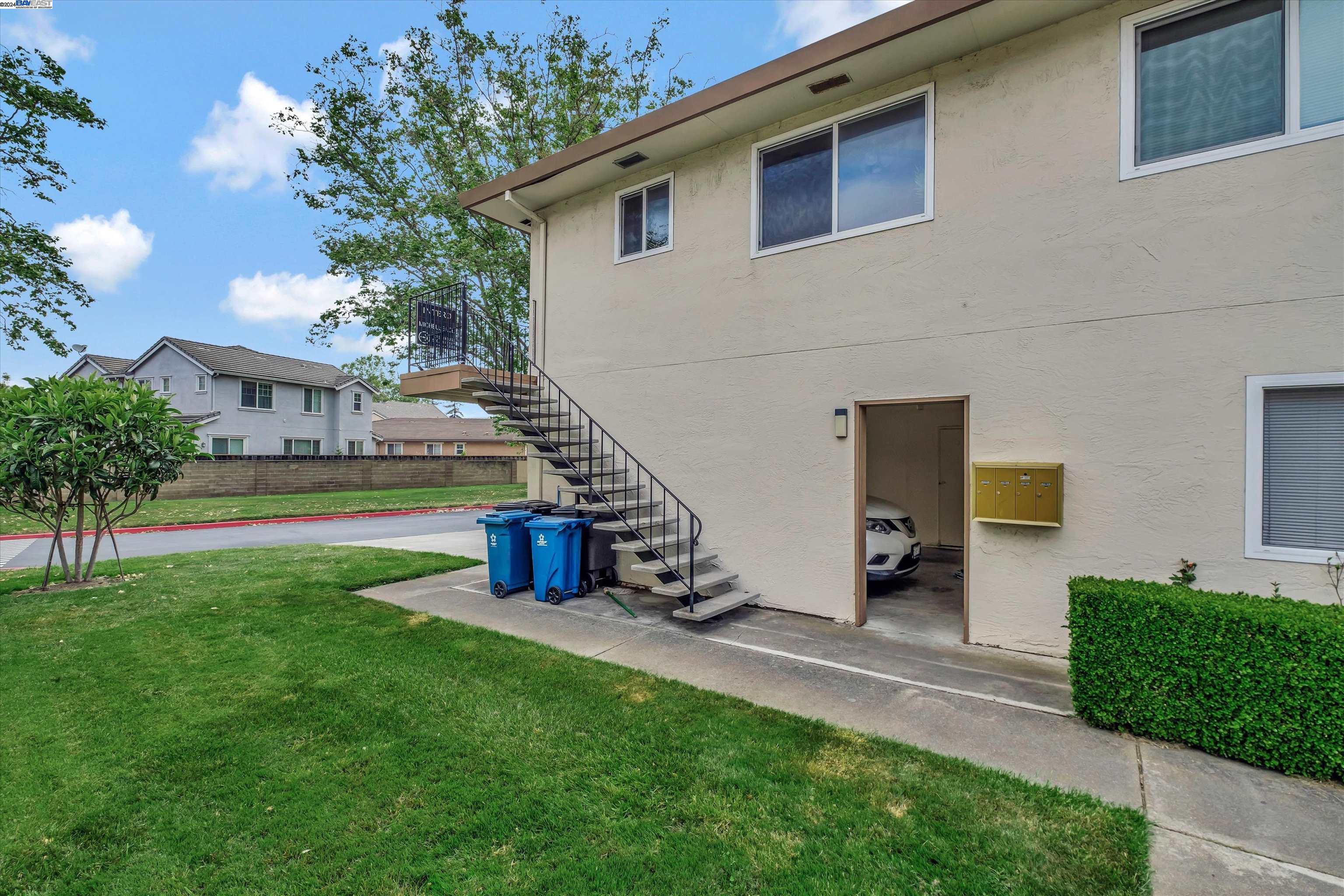 Detail Gallery Image 2 of 25 For 32664 Brenda Way #4,  Union City,  CA 94587 - 2 Beds | 1 Baths