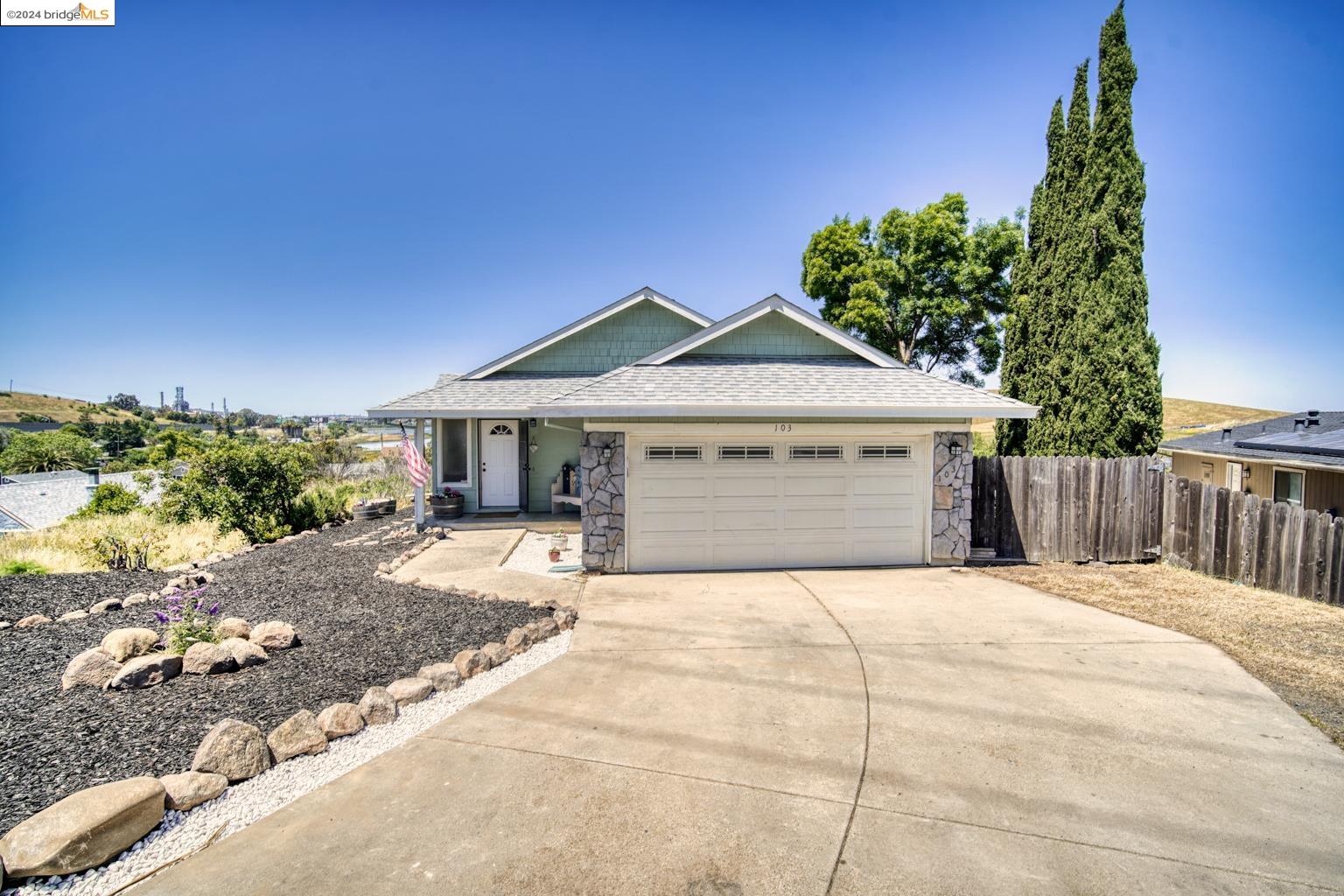 Detail Gallery Image 2 of 35 For 103 Cambark Ct, Martinez,  CA 94553 - 3 Beds | 2 Baths