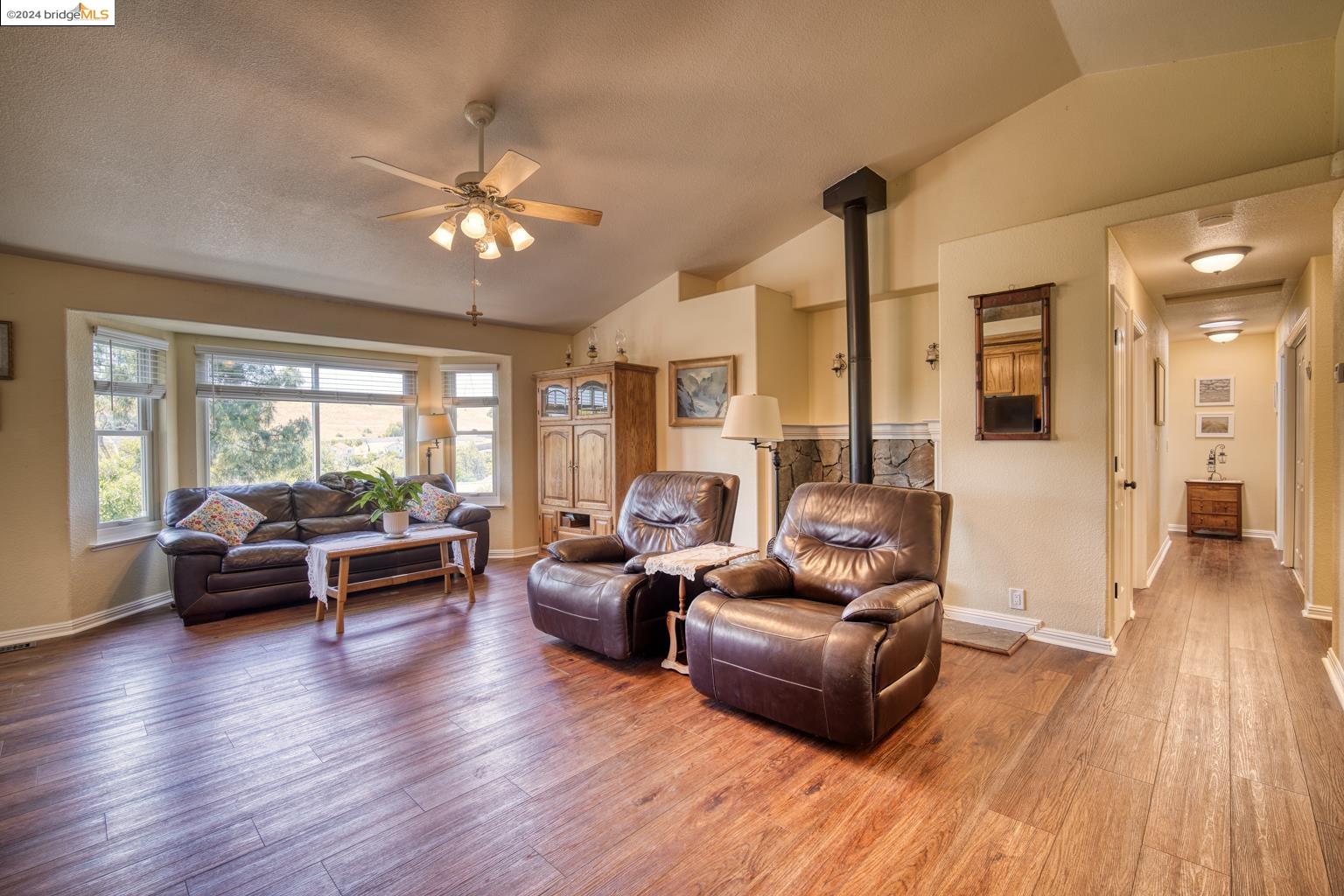 Detail Gallery Image 9 of 35 For 103 Cambark Ct, Martinez,  CA 94553 - 3 Beds | 2 Baths