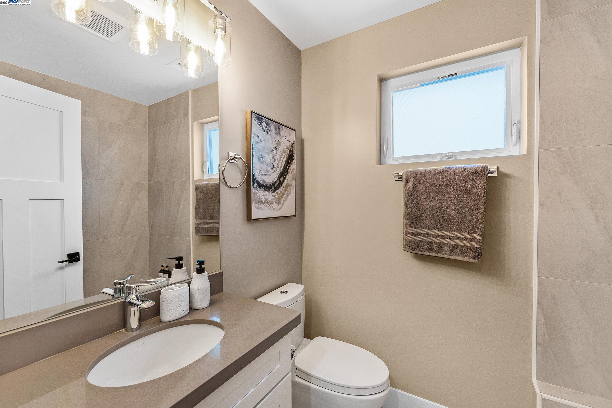 Detail Gallery Image 12 of 25 For 1268-2 Poplar Ave, Sunnyvale,  CA 94086 - 3 Beds | 2/1 Baths