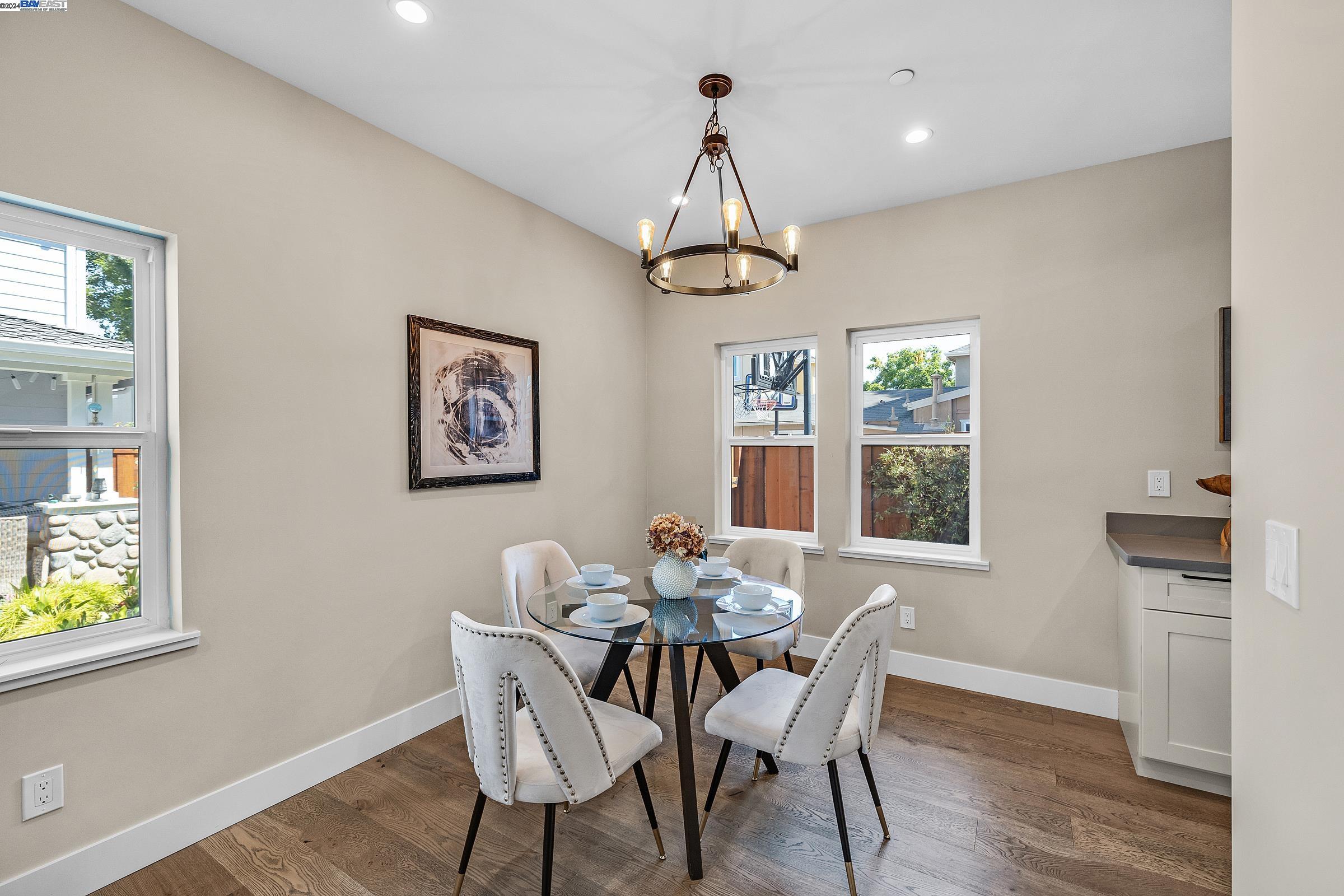 Detail Gallery Image 8 of 25 For 1268-2 Poplar Ave, Sunnyvale,  CA 94086 - 3 Beds | 2/1 Baths