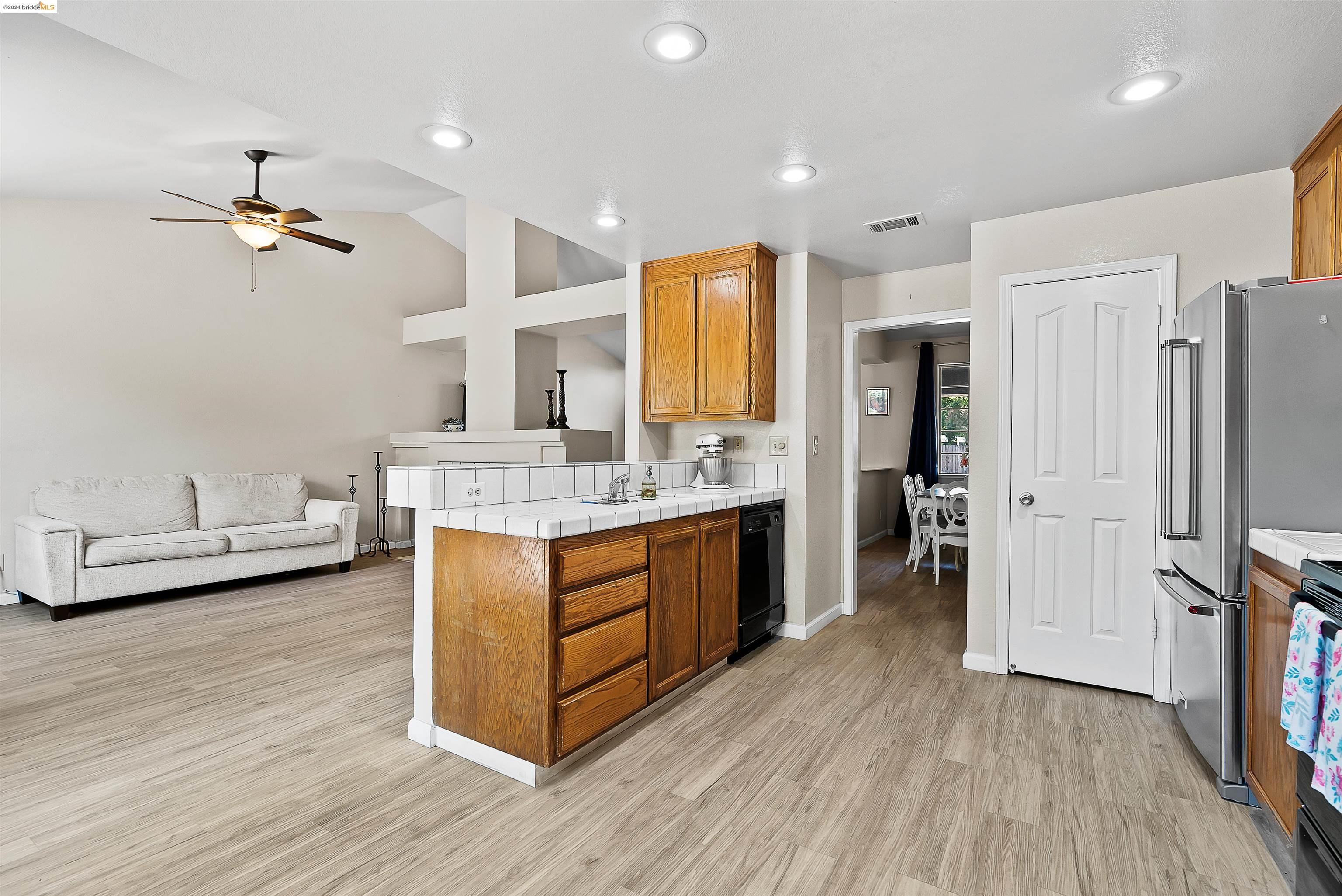 Detail Gallery Image 19 of 41 For 1440 Walnut Meadows Dr, Oakley,  CA 94561 - 3 Beds | 2 Baths