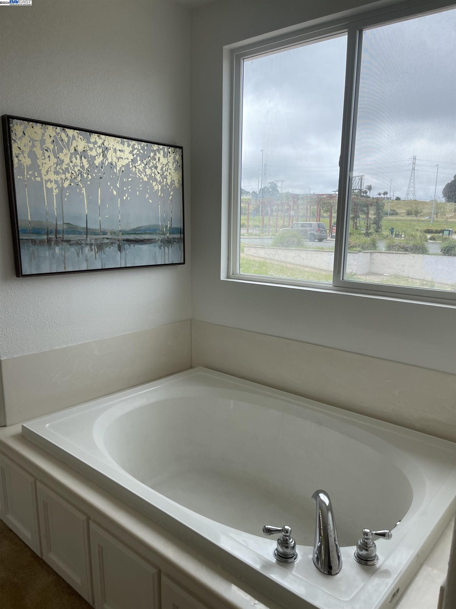 Detail Gallery Image 22 of 36 For 300 Hawk Ridge Dr, Richmond,  CA 94806 - 5 Beds | 2/1 Baths
