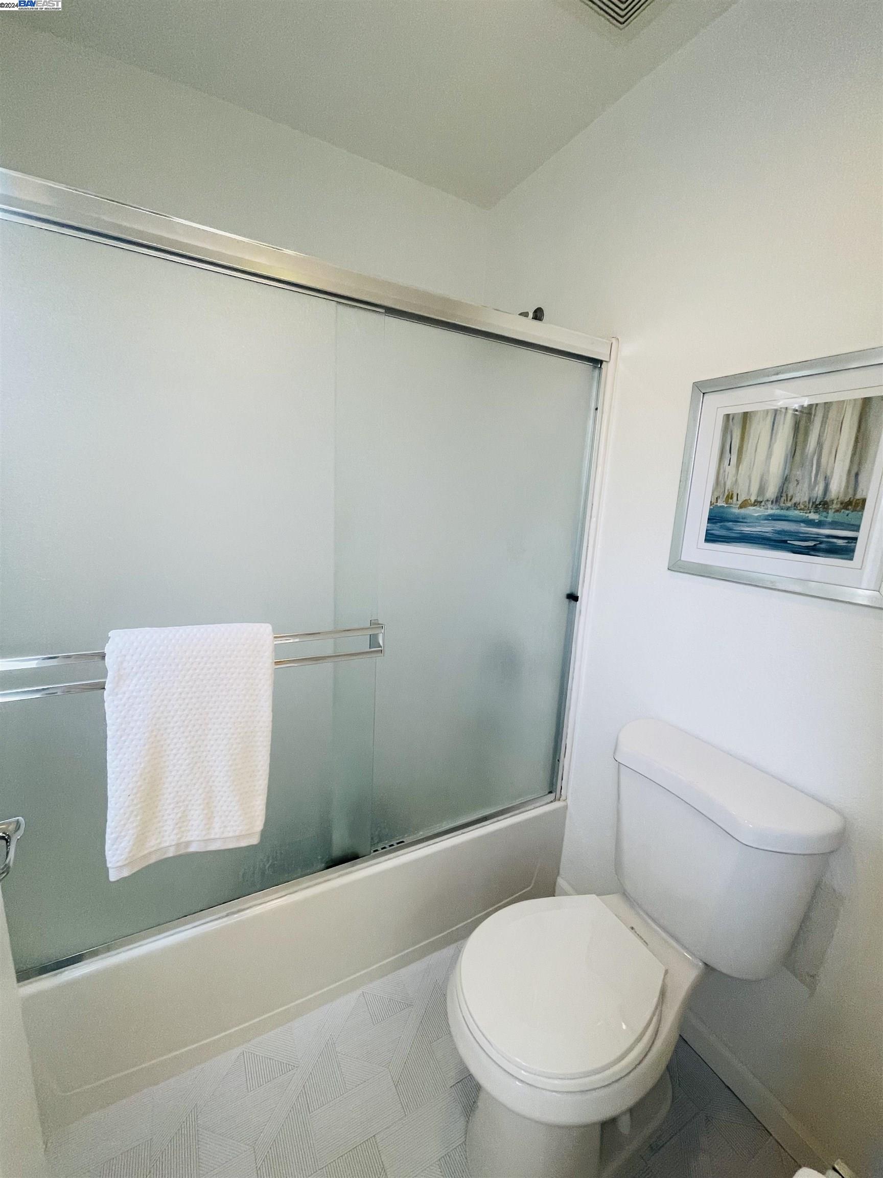 Detail Gallery Image 31 of 36 For 300 Hawk Ridge Dr, Richmond,  CA 94806 - 5 Beds | 2/1 Baths