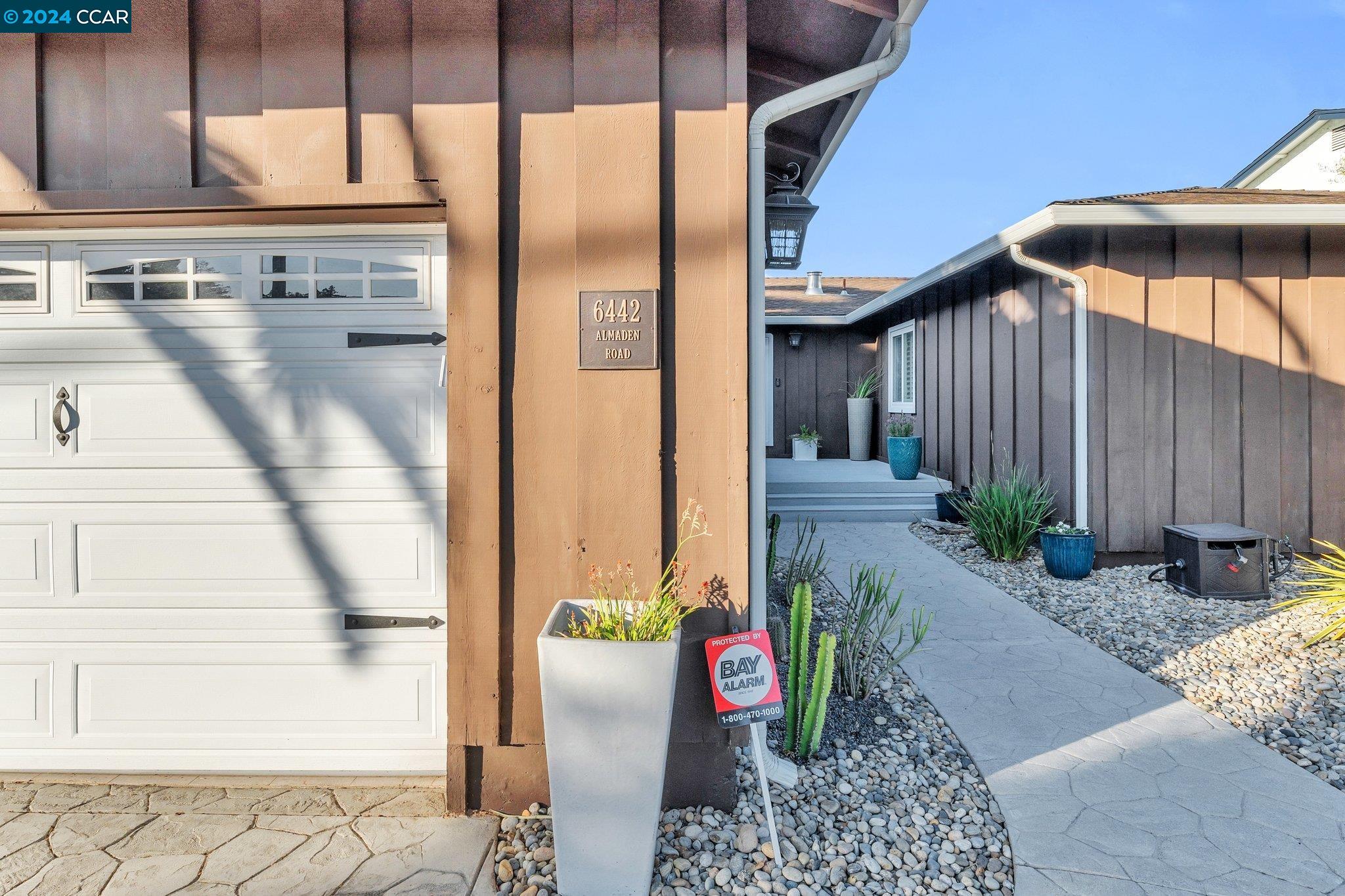 Detail Gallery Image 3 of 53 For 6442 Almaden Rd, San Jose,  CA 95120 - 3 Beds | 2 Baths