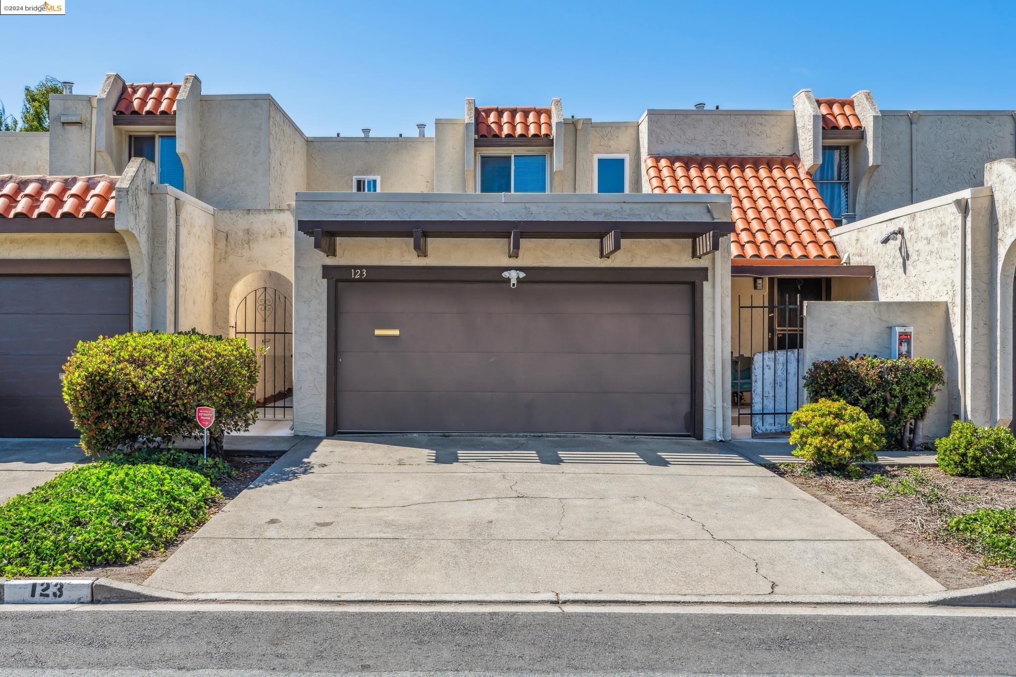 Detail Gallery Image 1 of 18 For 123 Villa Dr, San Pablo,  CA 94806 - 3 Beds | 1/1 Baths