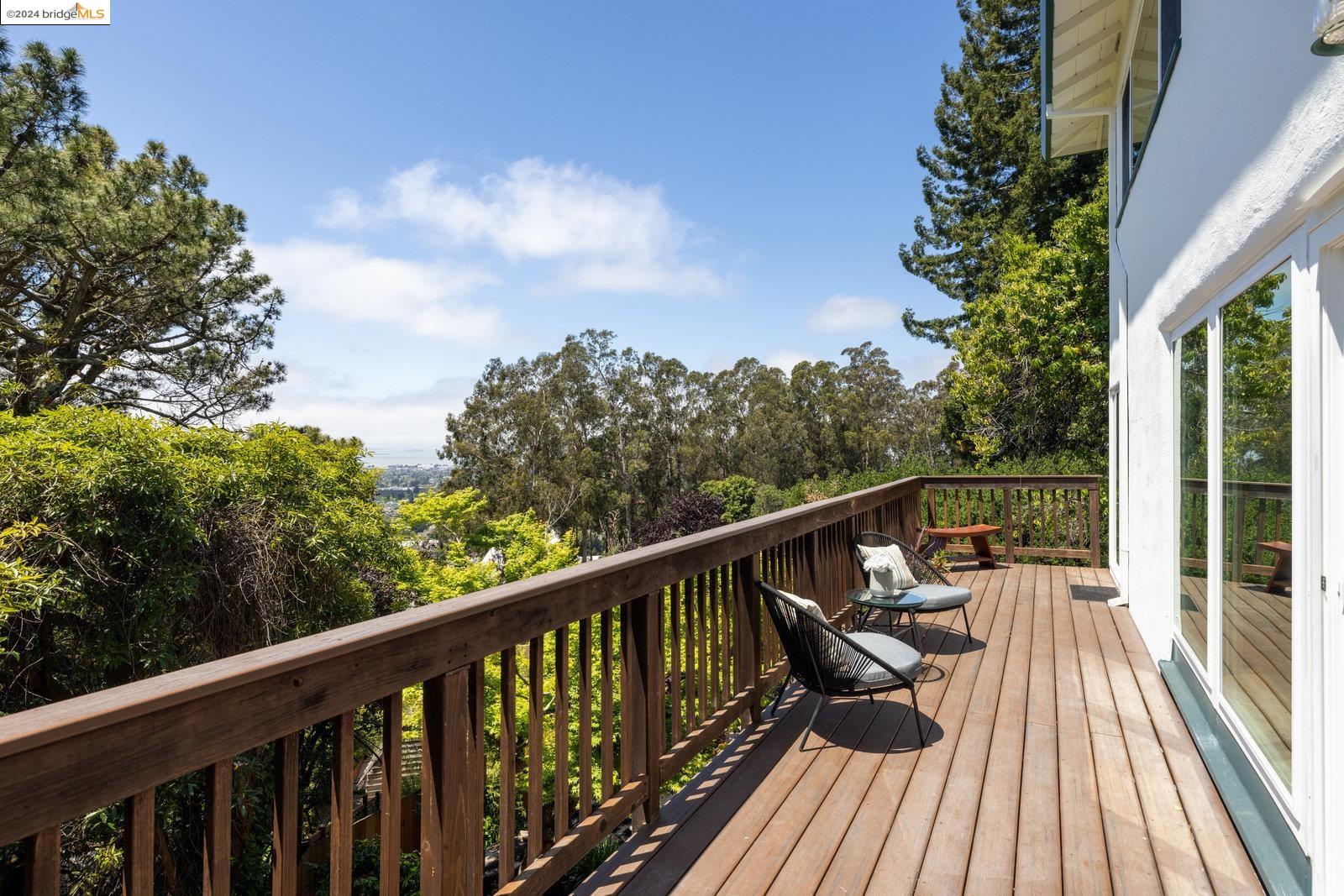 Detail Gallery Image 17 of 60 For 15 Slater Ln, Berkeley,  CA 94705 - 4 Beds | 3 Baths