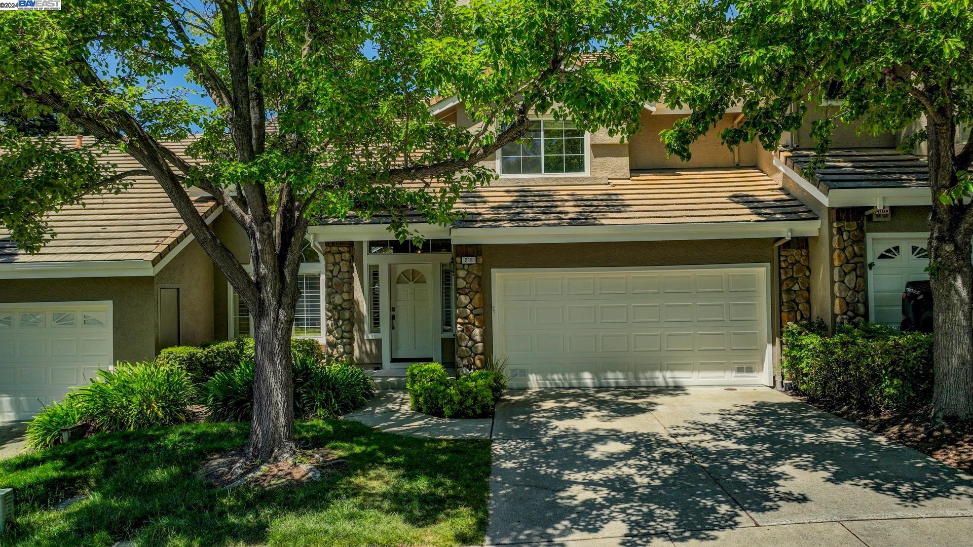 More Details about MLS # 41060127 : 218 PROMENADE LN