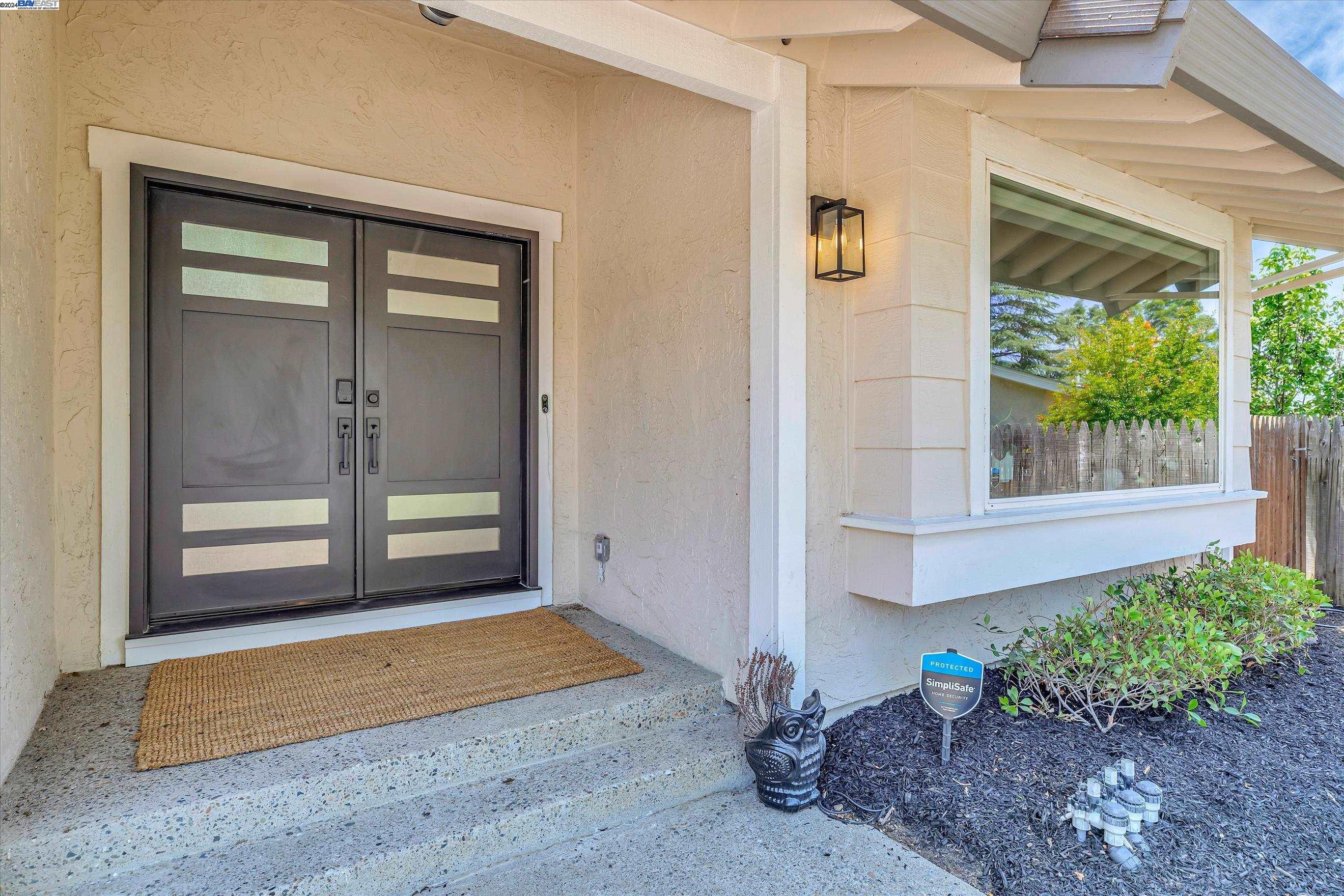 Detail Gallery Image 5 of 60 For 2453 Providence Ct, Walnut Creek,  CA 94596 - 3 Beds | 2/1 Baths