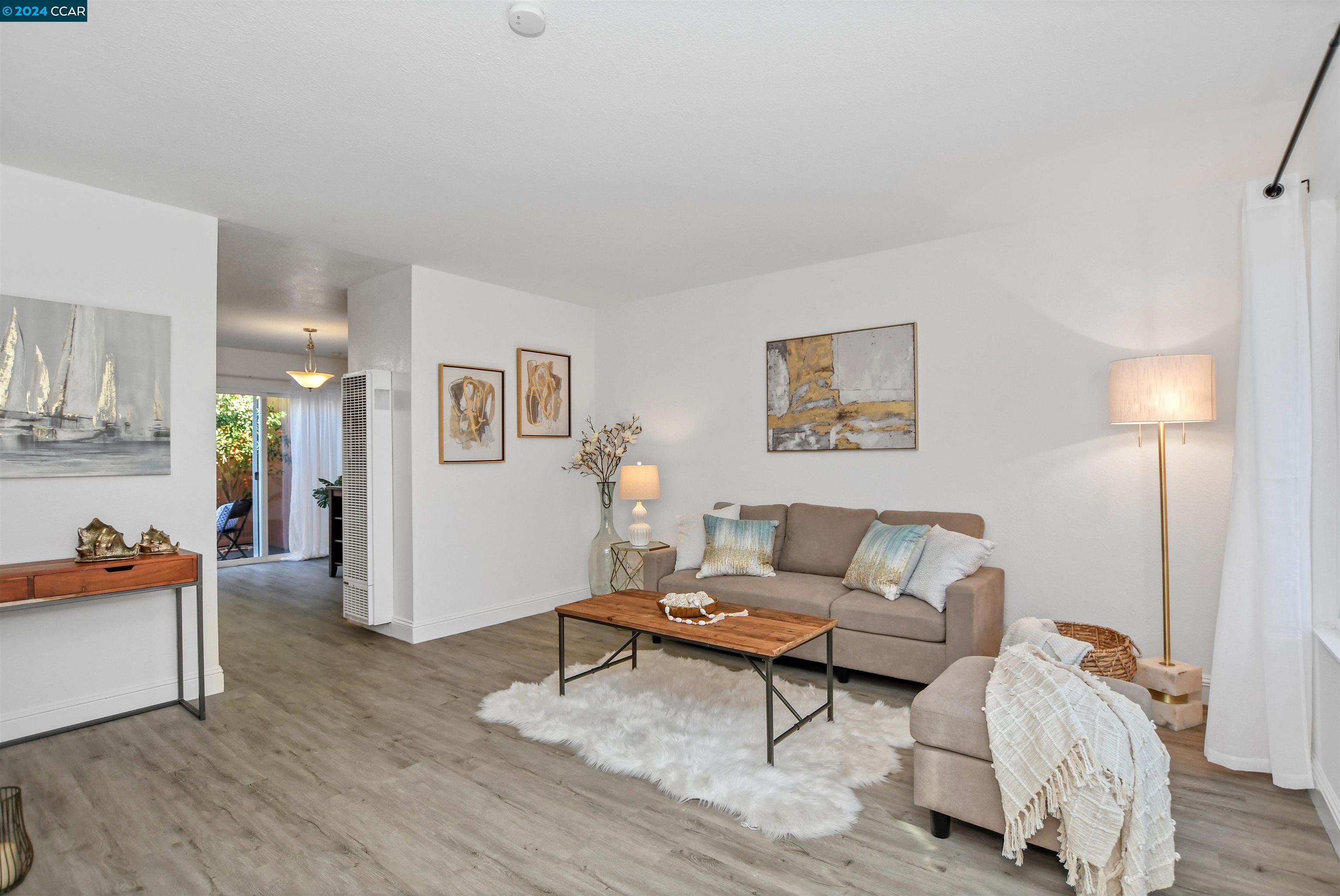 Detail Gallery Image 2 of 27 For 810 Oak Grove Rd #90,  Concord,  CA 94518 - 2 Beds | 1/1 Baths