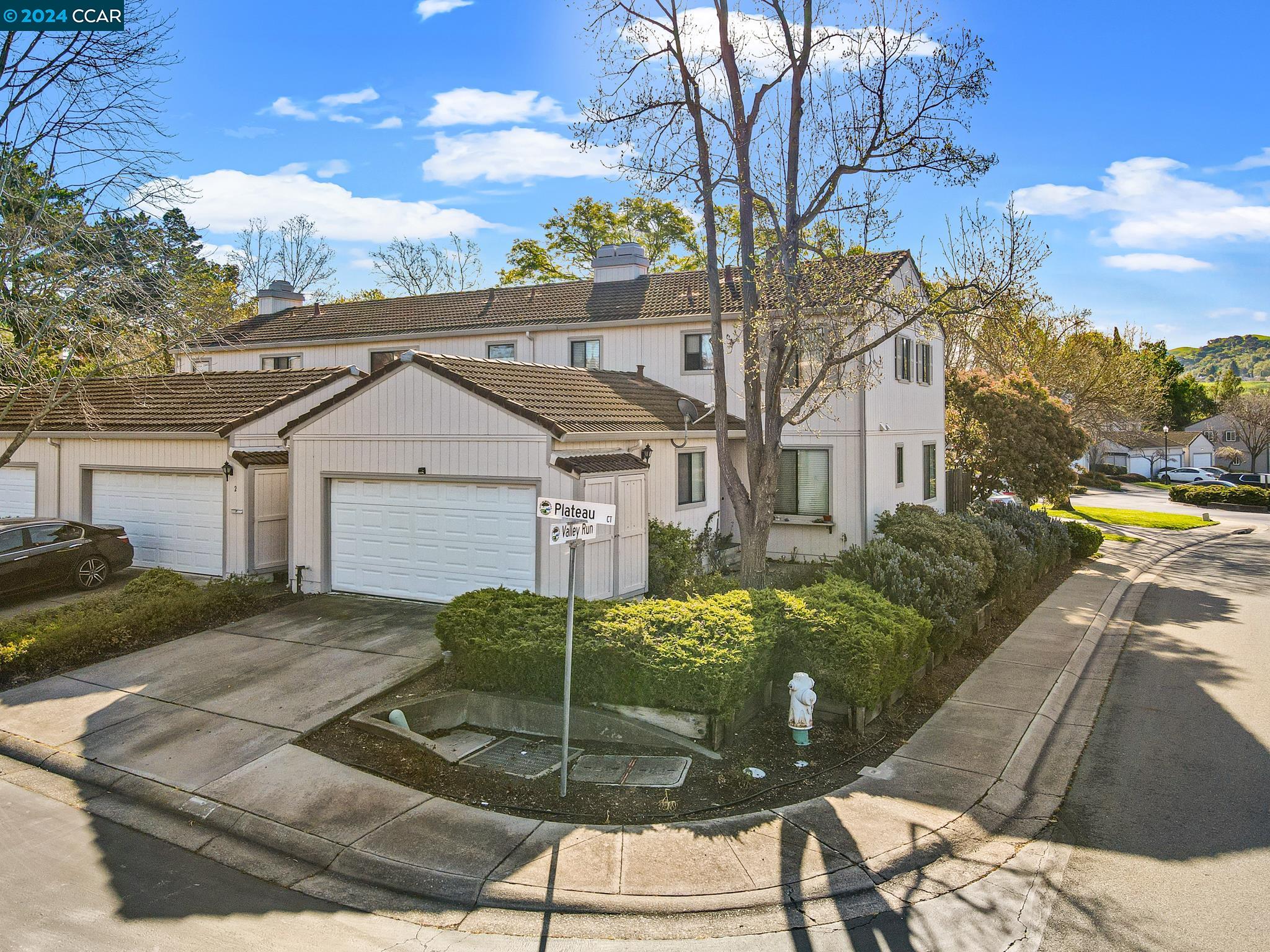 Detail Gallery Image 2 of 57 For 1 Plateau Ct, Hercules,  CA 94547 - 3 Beds | 2/1 Baths