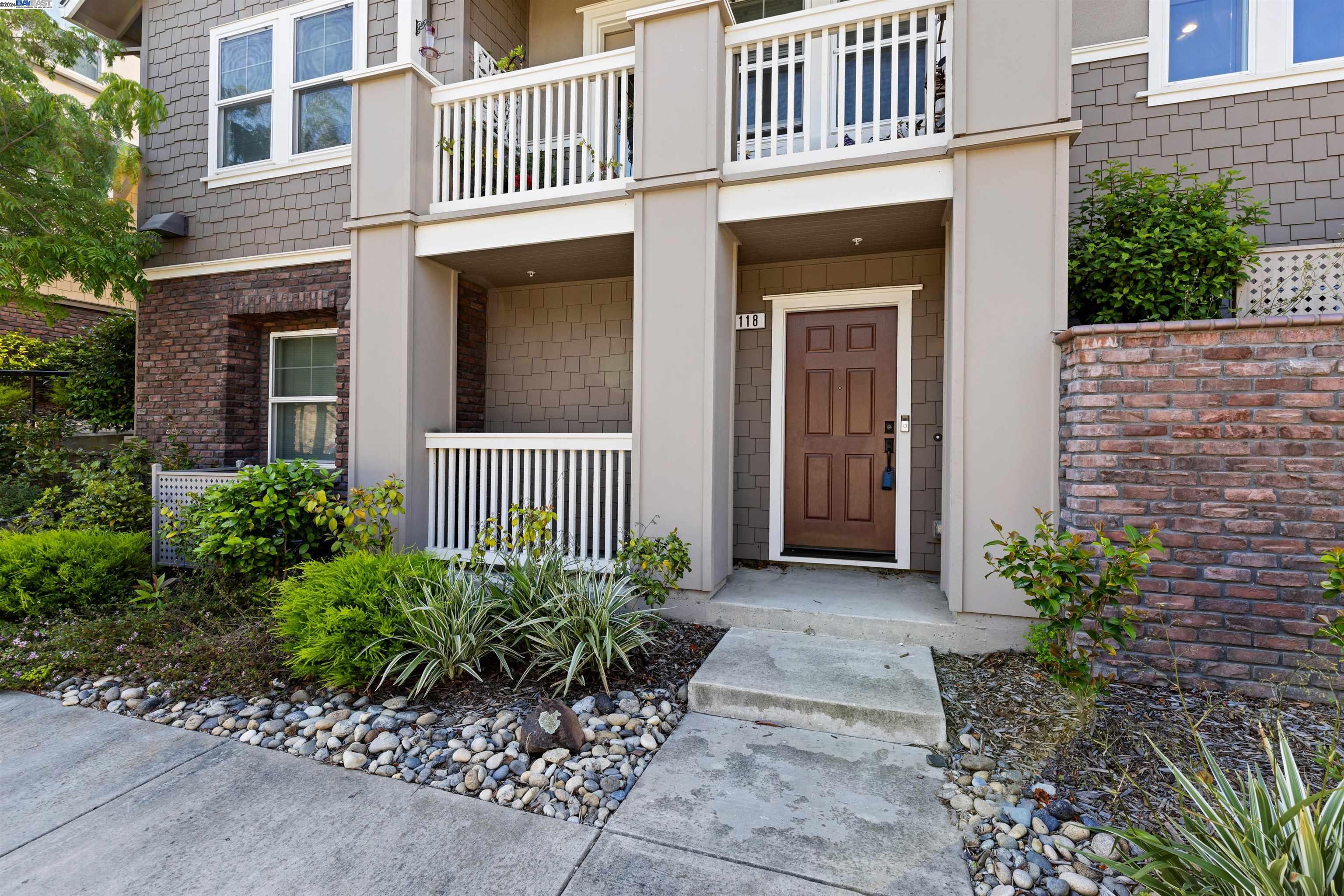 Detail Gallery Image 2 of 26 For 170 N N St #118,  Livermore,  CA 94550 - 2 Beds | 2/1 Baths