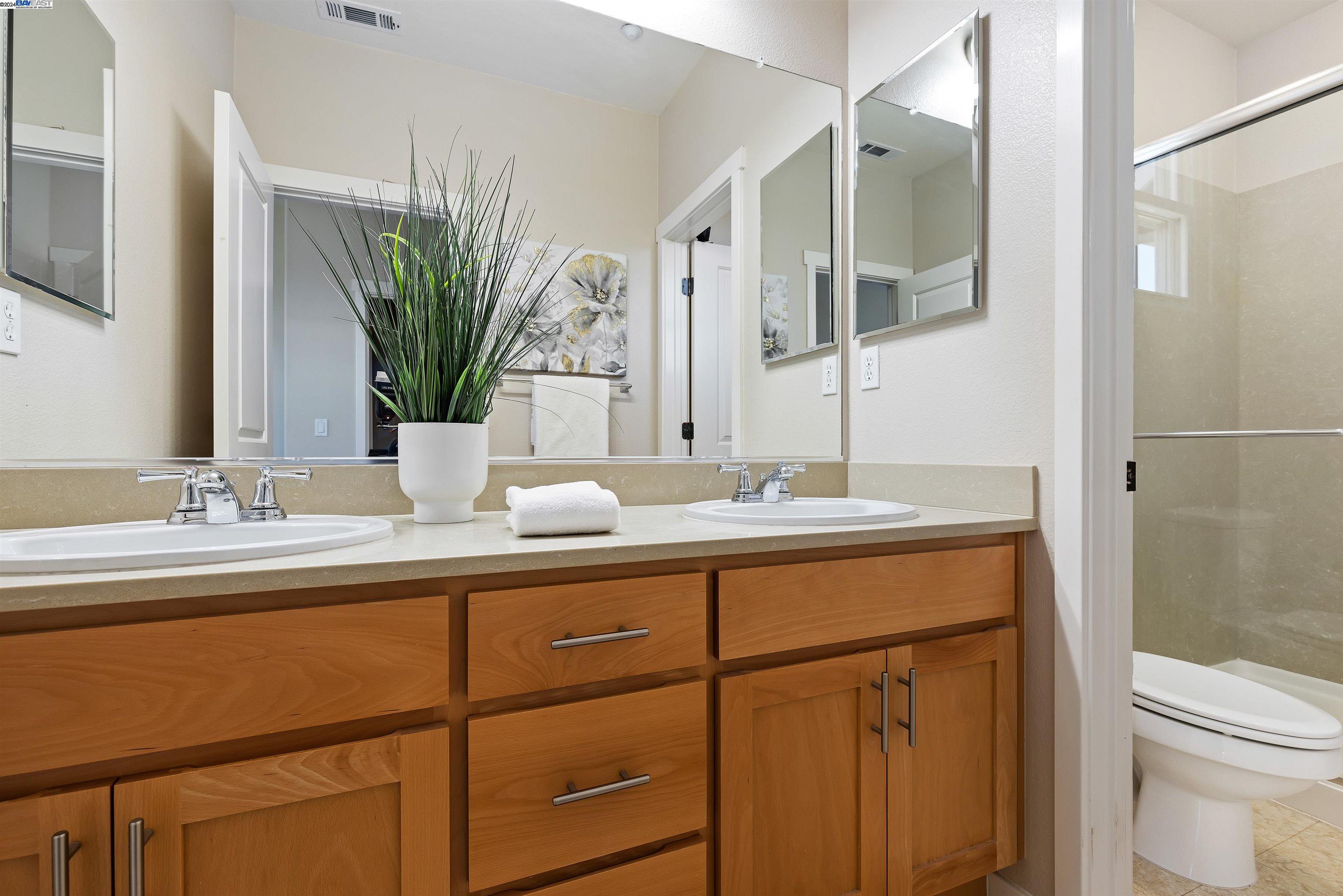Detail Gallery Image 17 of 26 For 170 N N St #118,  Livermore,  CA 94550 - 2 Beds | 2/1 Baths