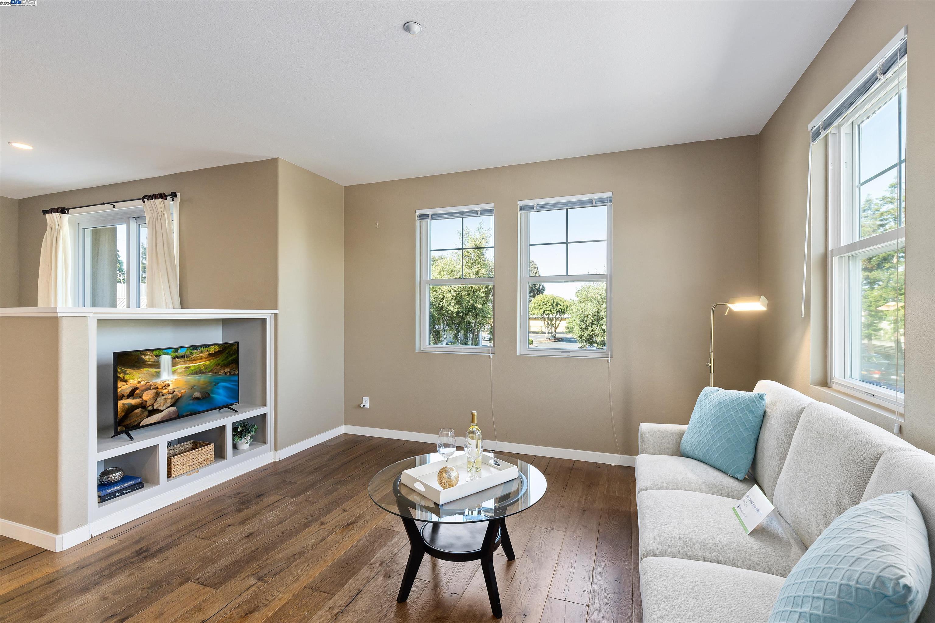 Detail Gallery Image 3 of 26 For 170 N N St #118,  Livermore,  CA 94550 - 2 Beds | 2/1 Baths