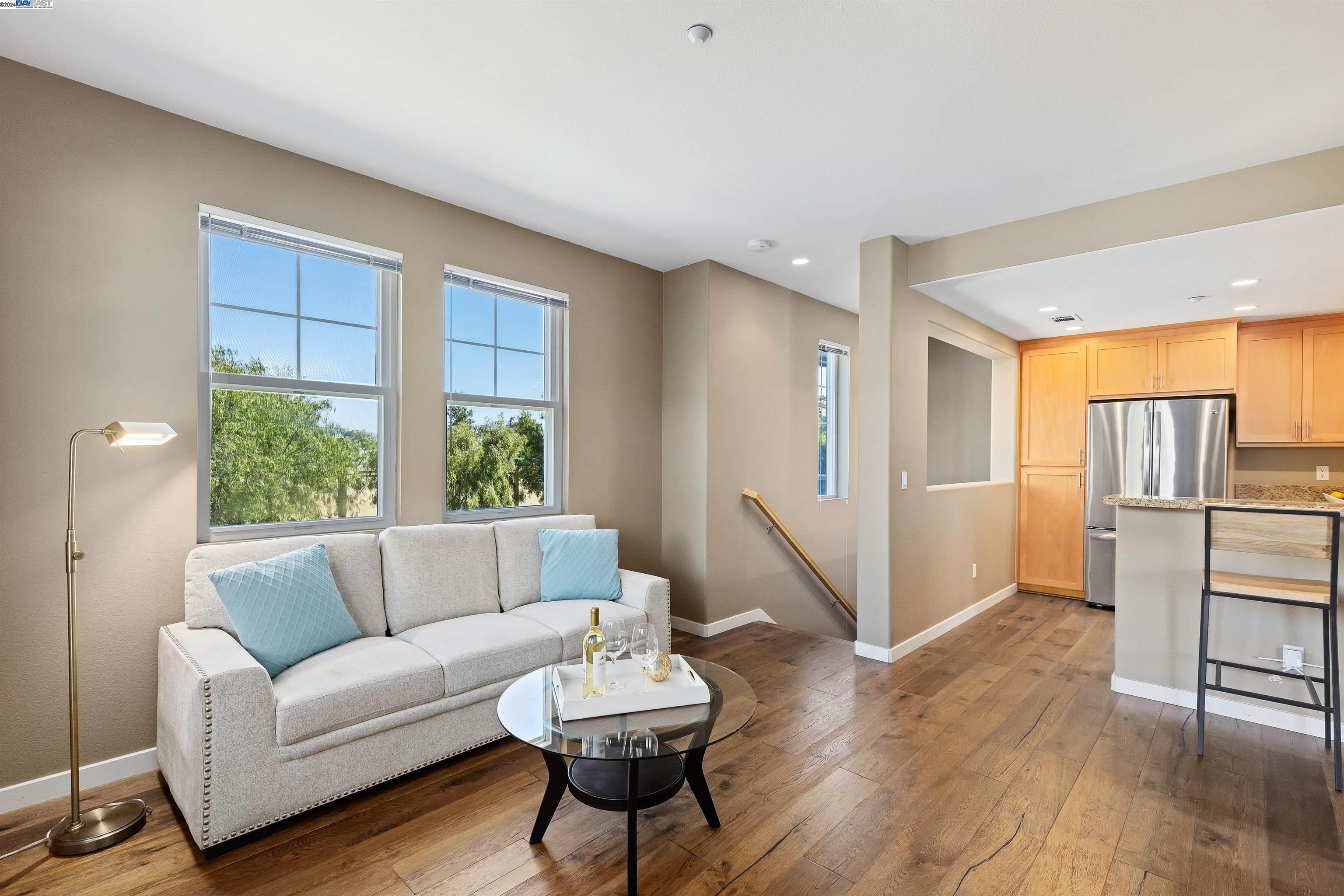 Detail Gallery Image 4 of 26 For 170 N N St #118,  Livermore,  CA 94550 - 2 Beds | 2/1 Baths