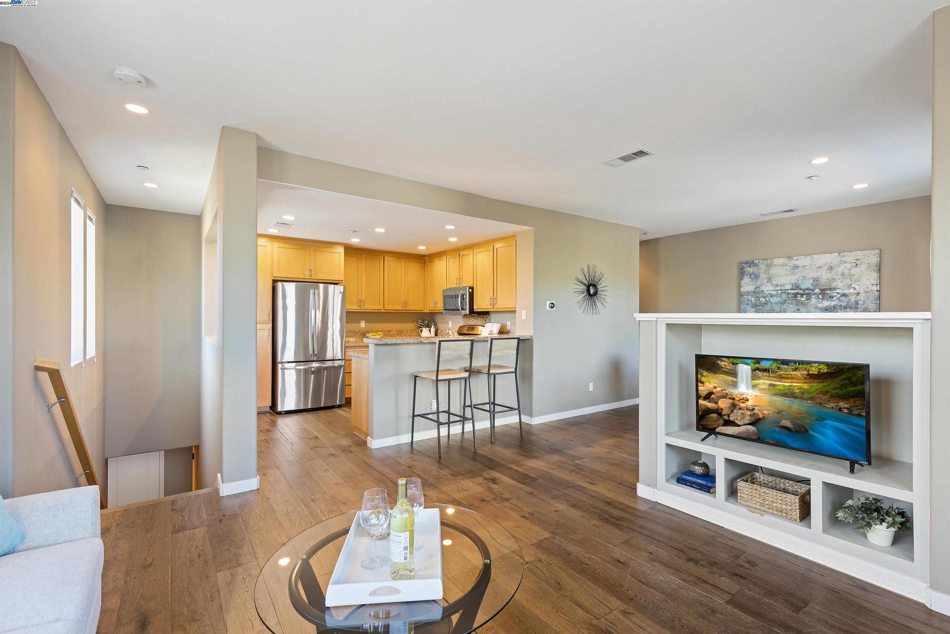 Detail Gallery Image 5 of 26 For 170 N N St #118,  Livermore,  CA 94550 - 2 Beds | 2/1 Baths
