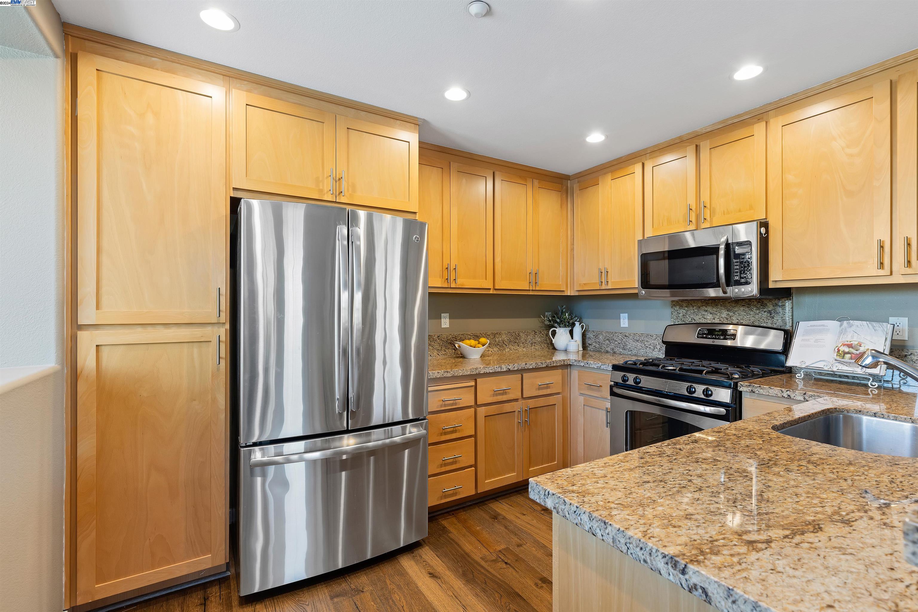 Detail Gallery Image 8 of 26 For 170 N N St #118,  Livermore,  CA 94550 - 2 Beds | 2/1 Baths