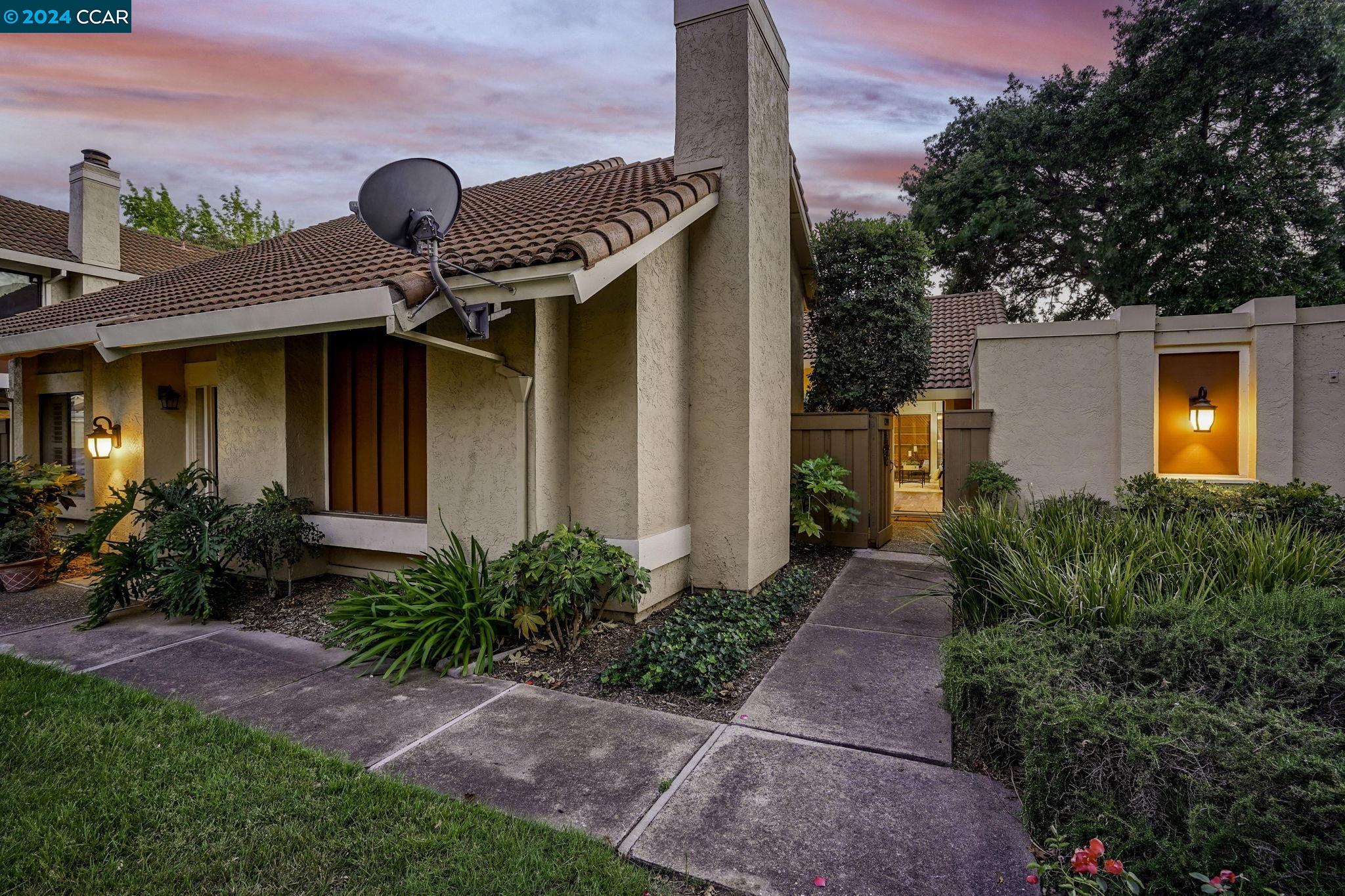Detail Gallery Image 1 of 53 For 1391 Candelero Dr, Walnut Creek,  CA 94598 - 2 Beds | 2 Baths