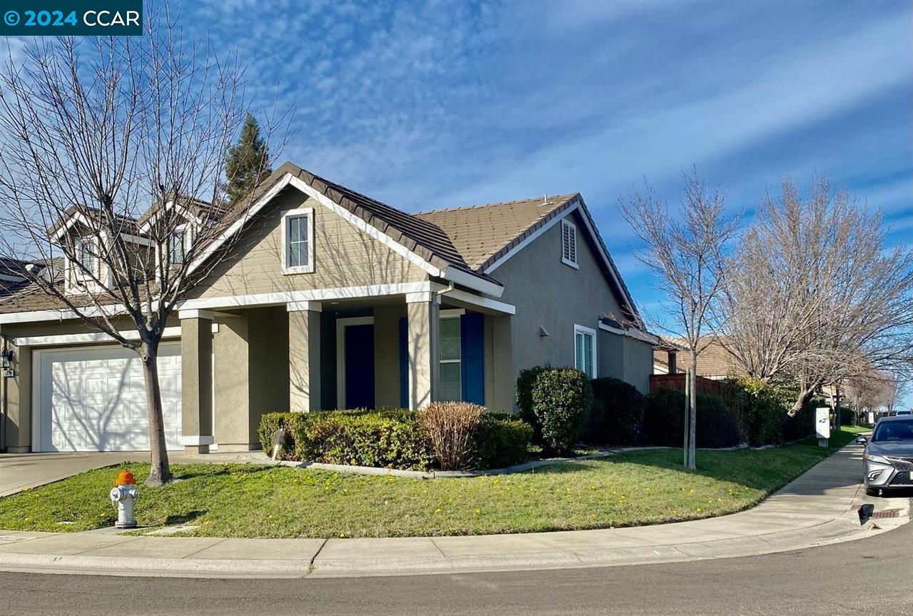 Detail Gallery Image 1 of 22 For 6070 Meeks Way, Sacramento,  CA 95835 - 3 Beds | 2 Baths