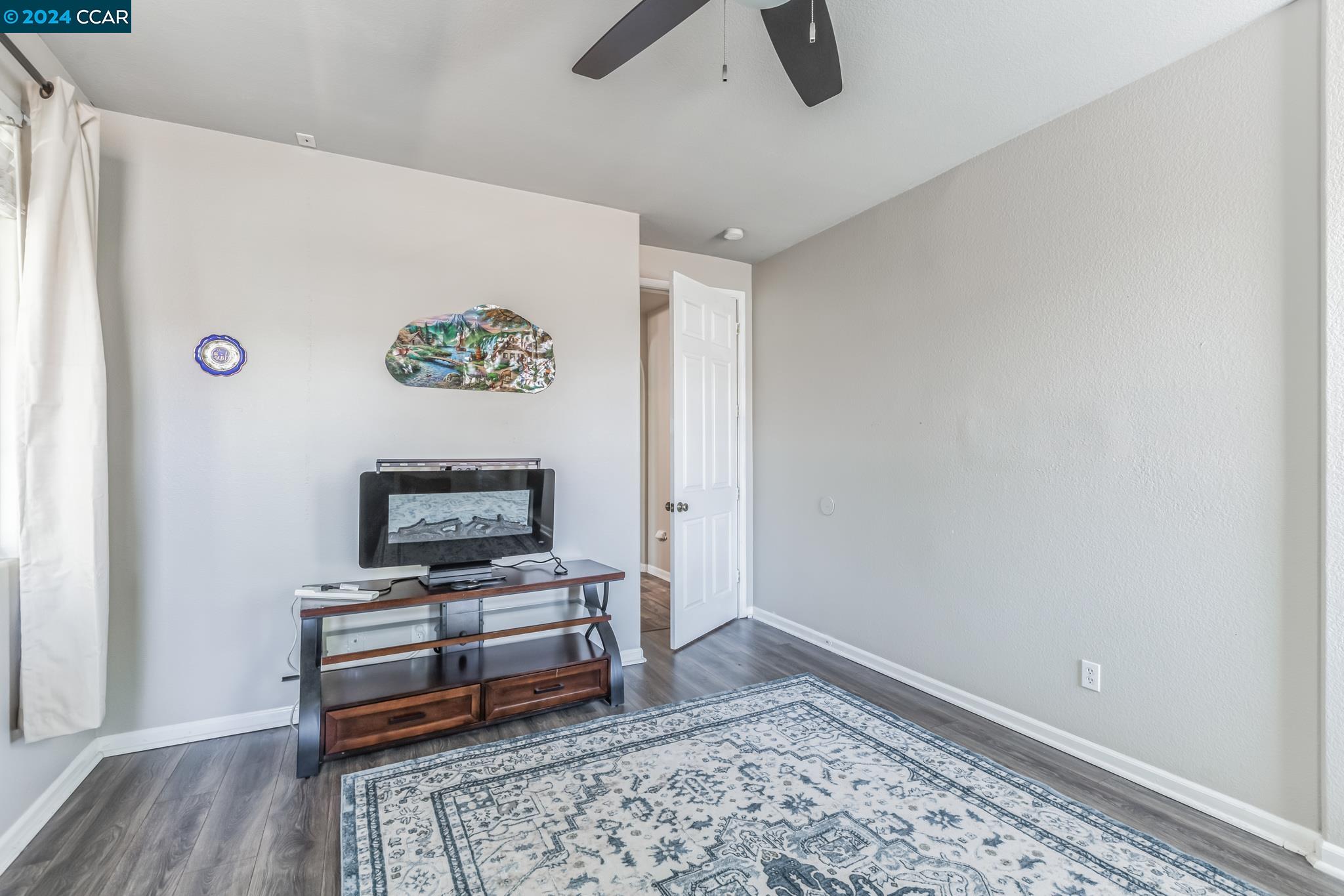 Detail Gallery Image 21 of 22 For 6070 Meeks Way, Sacramento,  CA 95835 - 3 Beds | 2 Baths