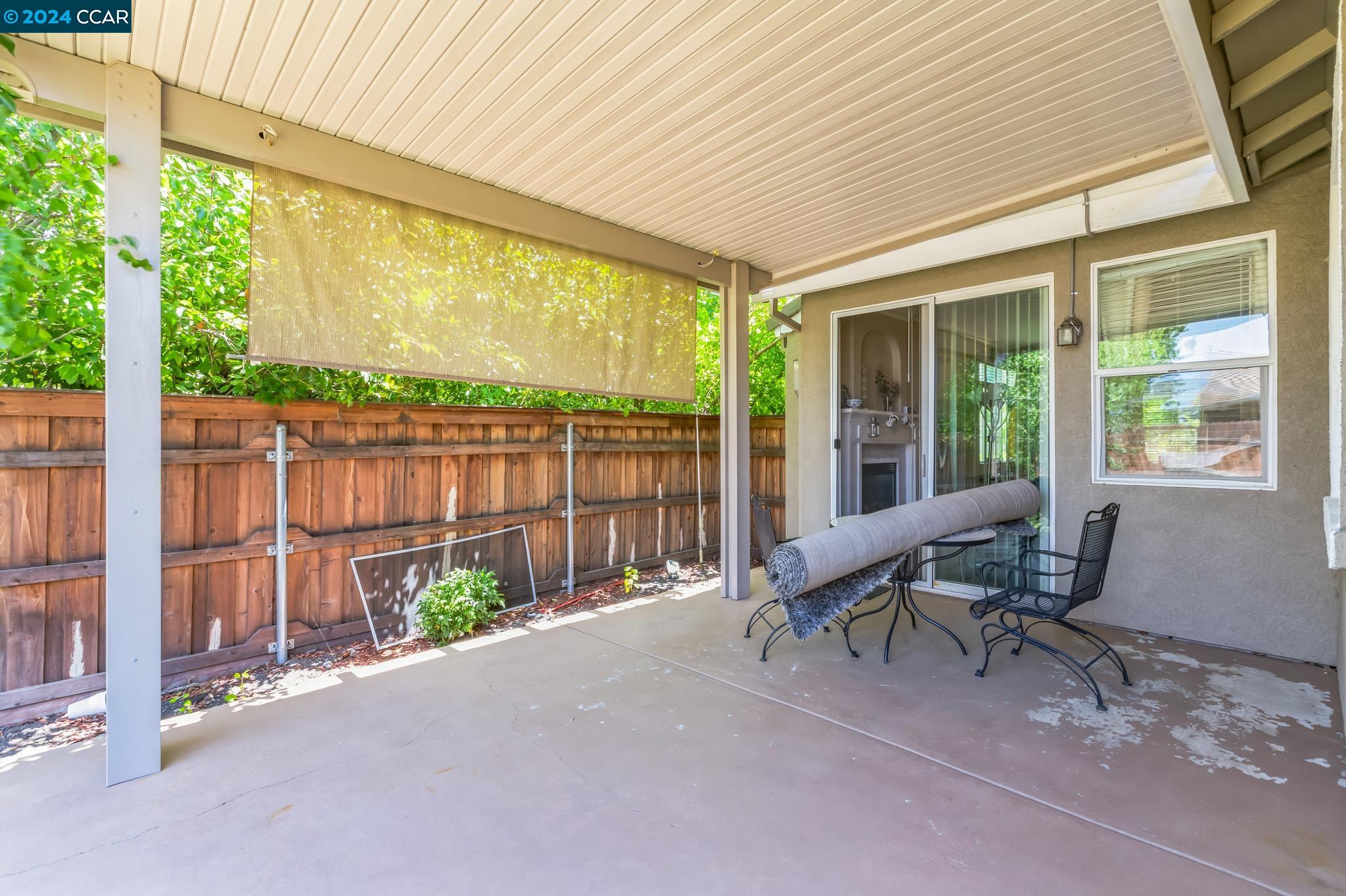 Detail Gallery Image 6 of 22 For 6070 Meeks Way, Sacramento,  CA 95835 - 3 Beds | 2 Baths
