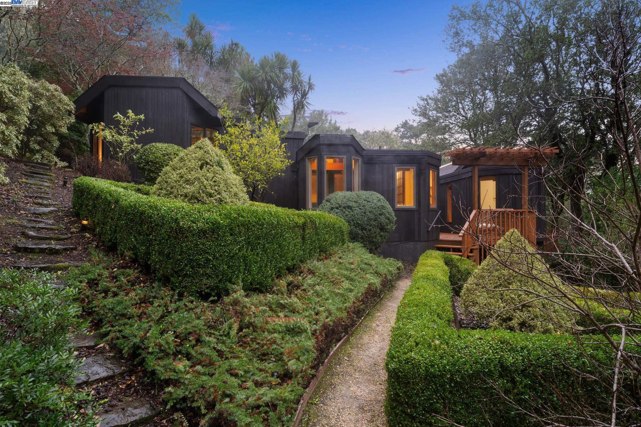 Detail Gallery Image 1 of 1 For 10 E Robert Dr, Inverness,  CA 94937 - 5 Beds | 5 Baths