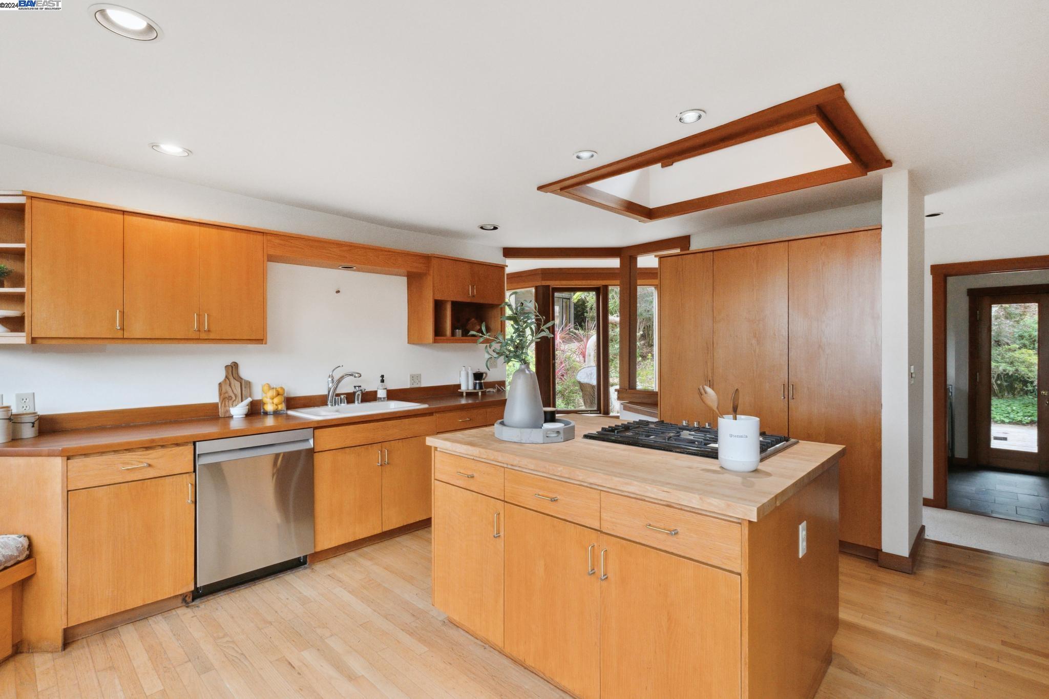 10 E Robert Dr, Inverness, California 94937, 5 Bedrooms Bedrooms, 14 Rooms Rooms,5 BathroomsBathrooms,Residential,For Sale,10 E Robert Dr,41060197