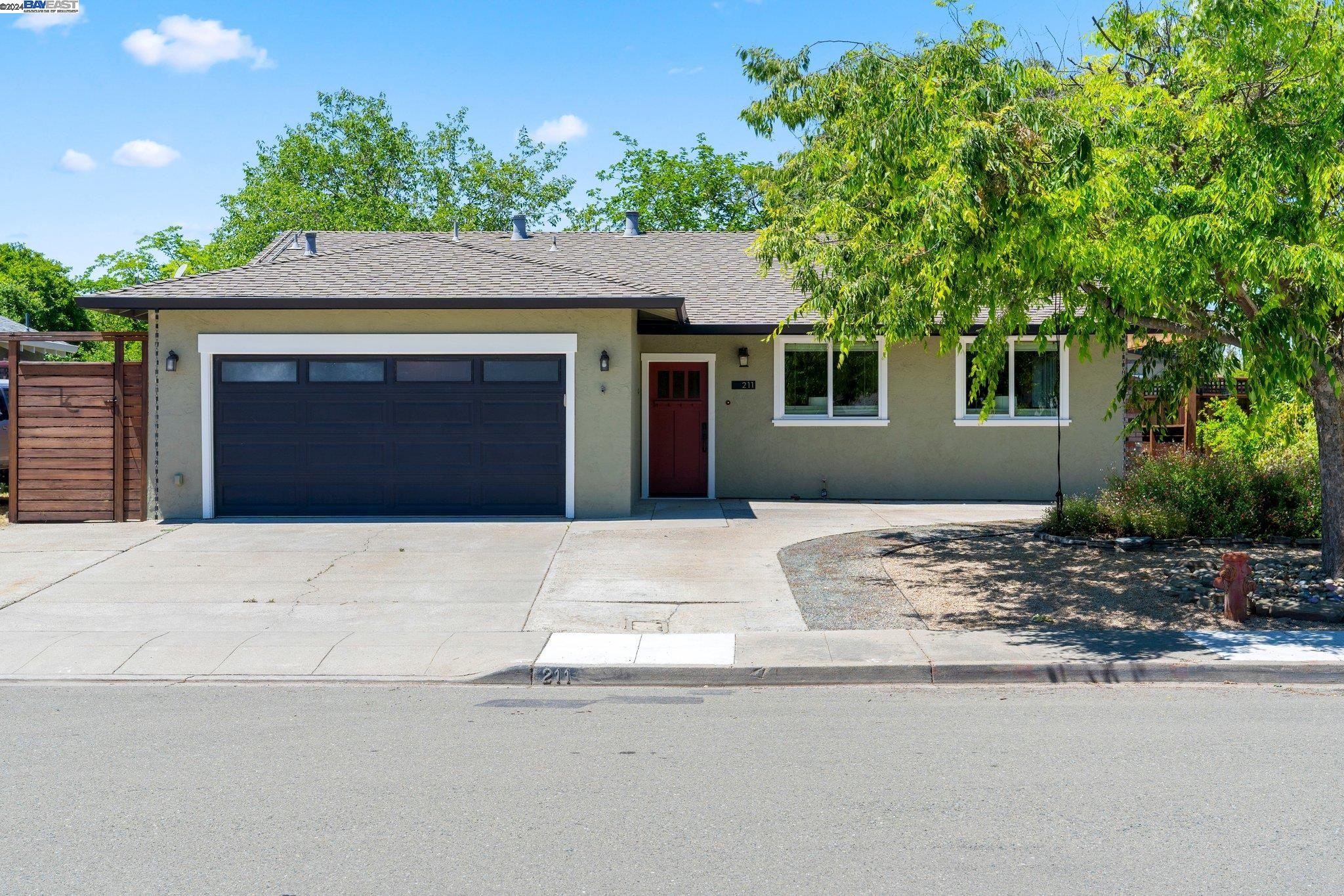 Detail Gallery Image 2 of 50 For 211 Elvira St, Livermore,  CA 94550 - 3 Beds | 2 Baths
