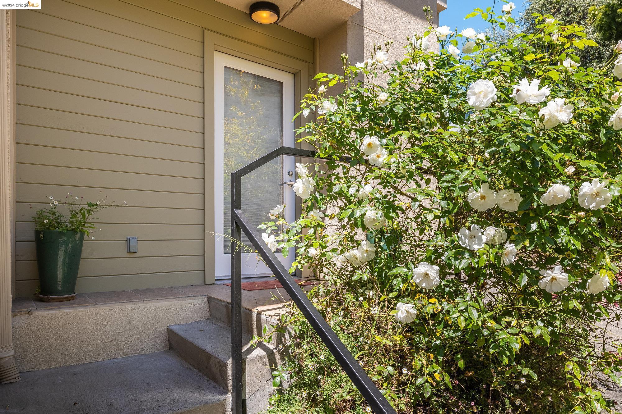 Detail Gallery Image 5 of 60 For 299 Jayne Avenue, Oakland,  CA 94610 - 3 Beds | 2/1 Baths