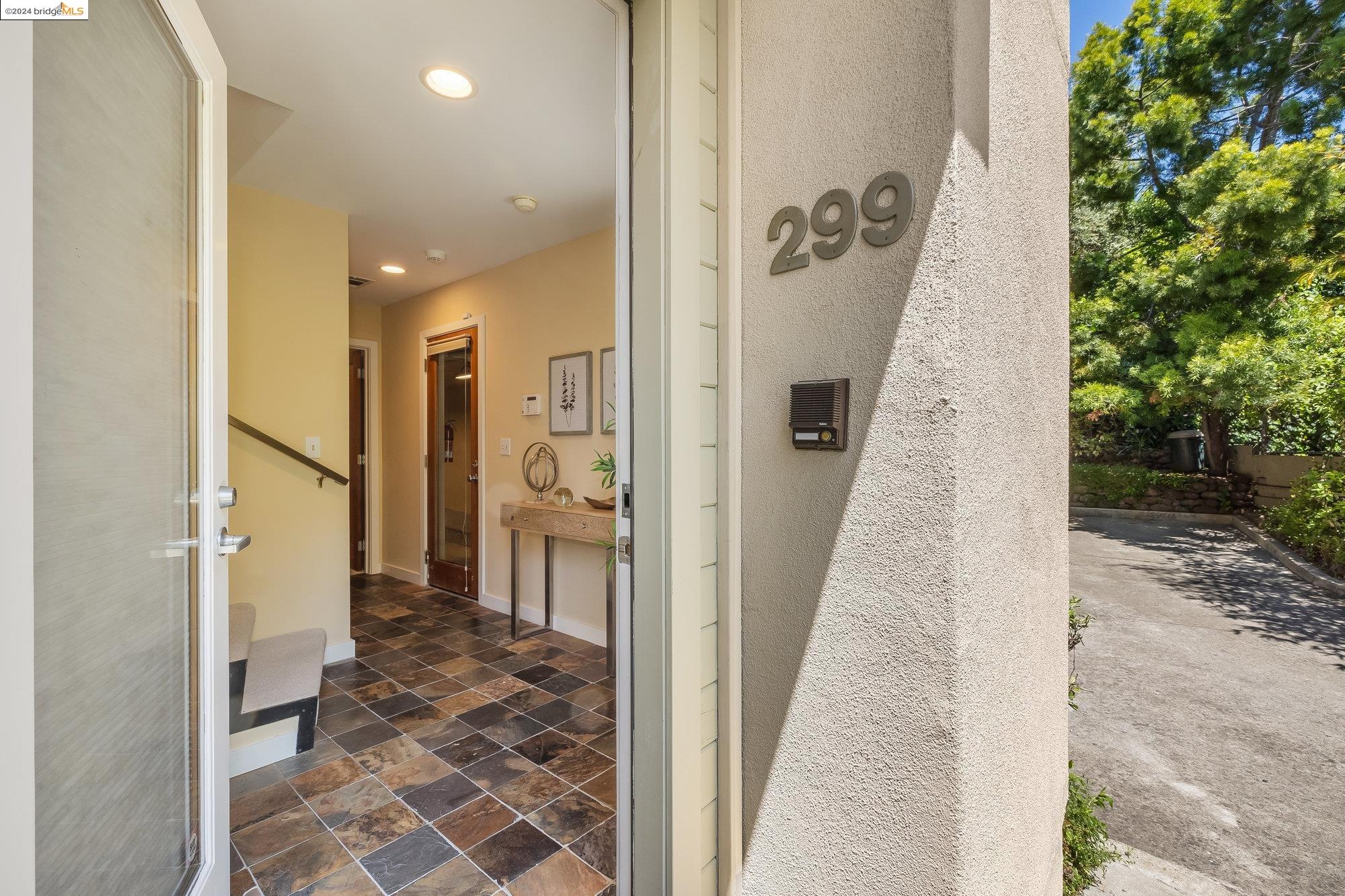 Detail Gallery Image 6 of 60 For 299 Jayne Avenue, Oakland,  CA 94610 - 3 Beds | 2/1 Baths