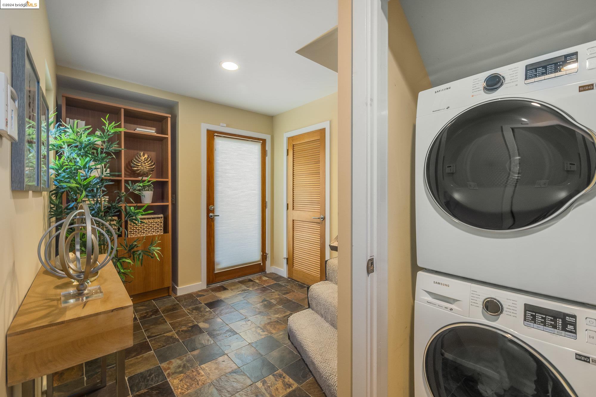 Detail Gallery Image 9 of 60 For 299 Jayne Avenue, Oakland,  CA 94610 - 3 Beds | 2/1 Baths
