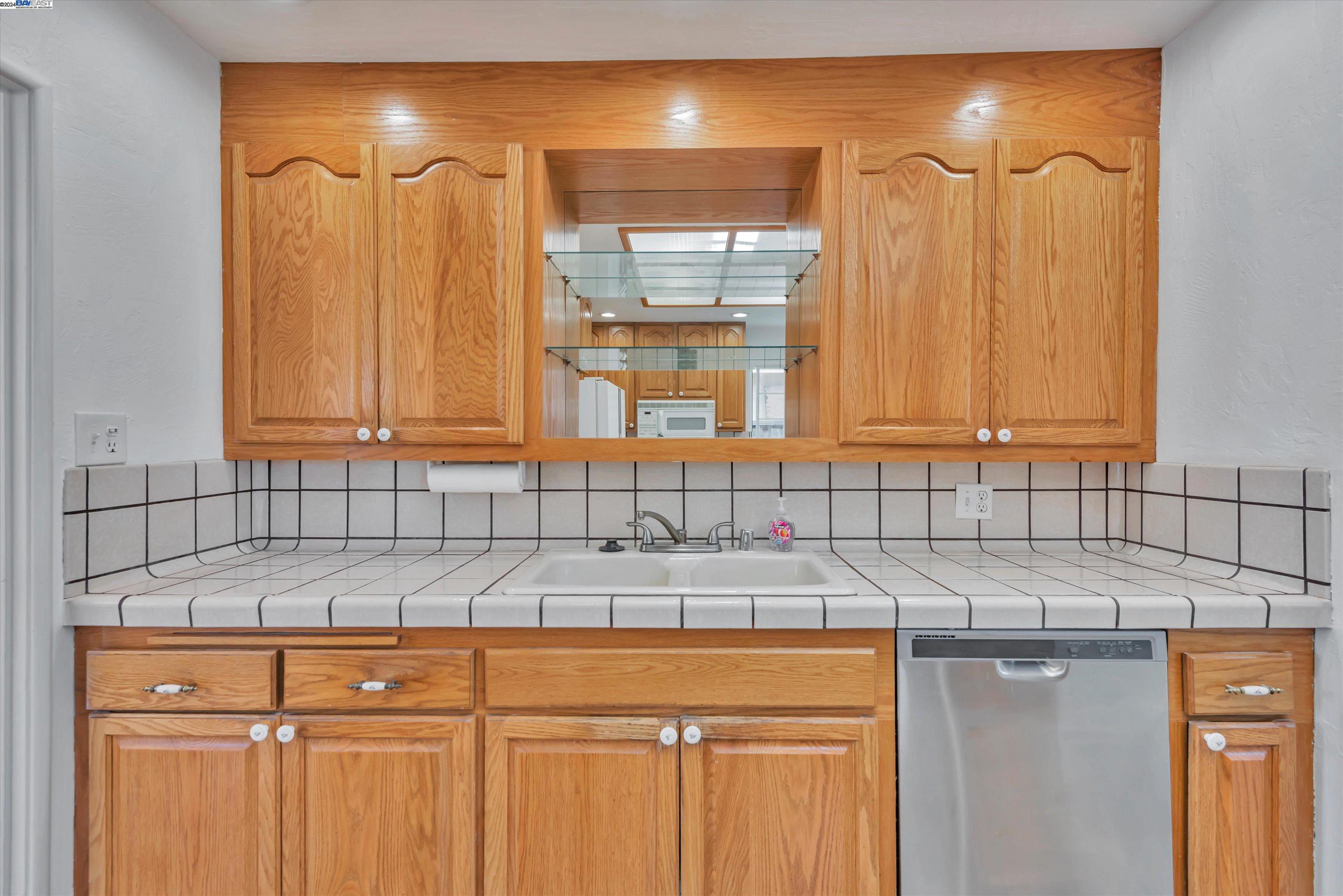 Detail Gallery Image 5 of 21 For 727 Arguello Dr, San Leandro,  CA 94578 - 3 Beds | 2 Baths