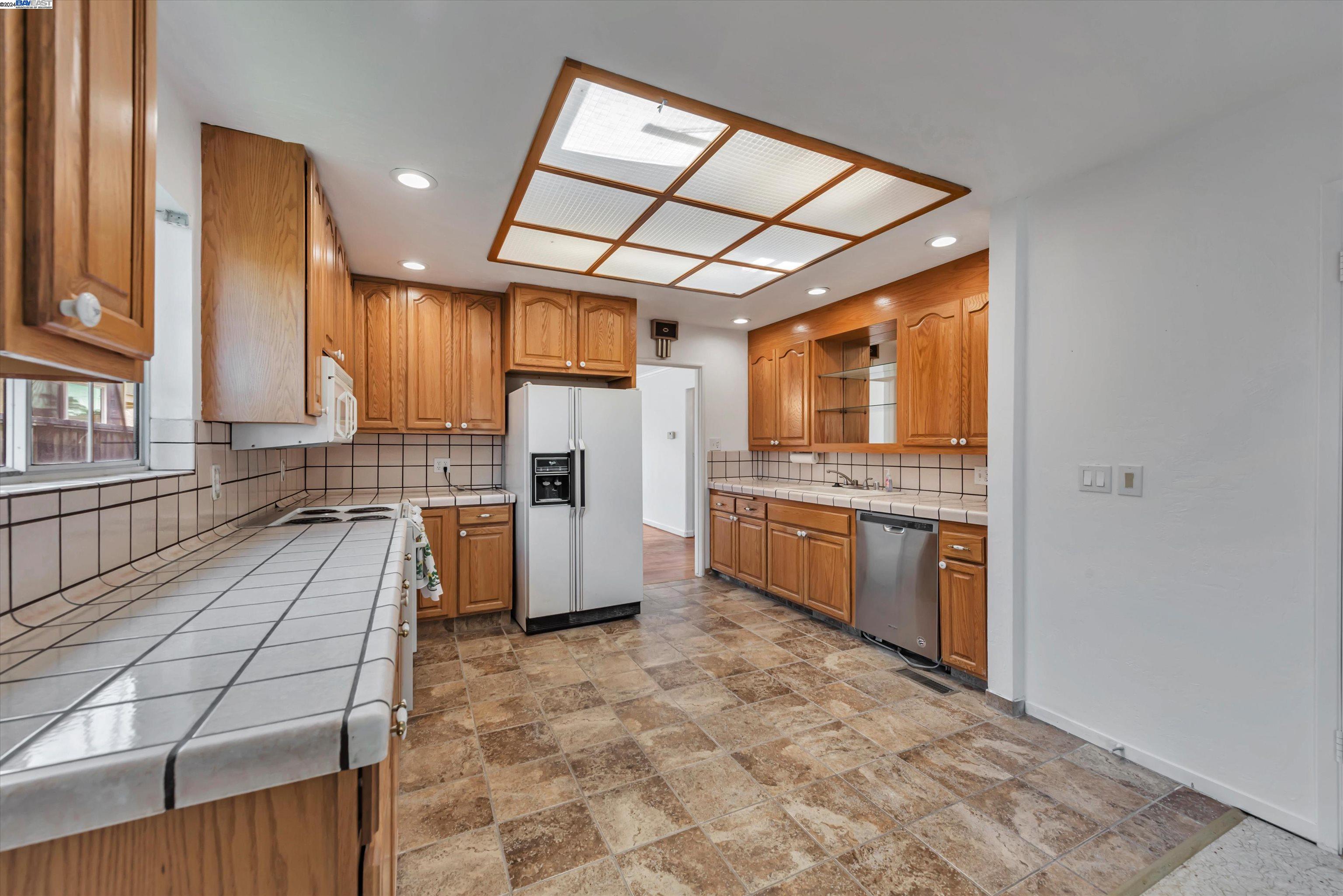 Detail Gallery Image 6 of 21 For 727 Arguello Dr, San Leandro,  CA 94578 - 3 Beds | 2 Baths