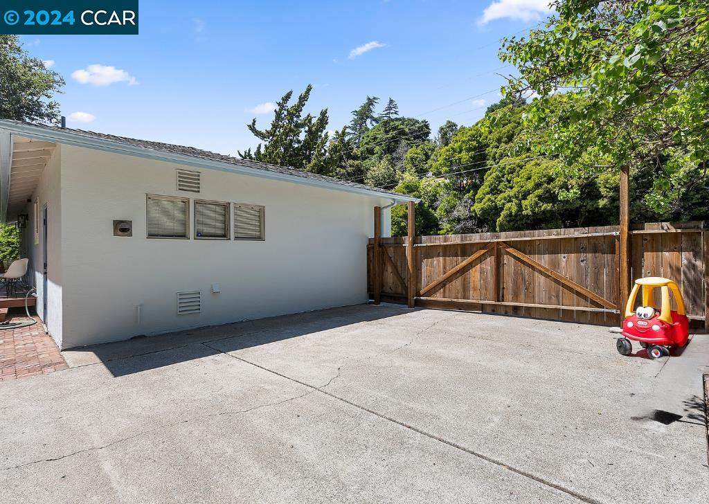 Detail Gallery Image 22 of 42 For 625 Pomona St, Crockett,  CA 94525 - 2 Beds | 1 Baths