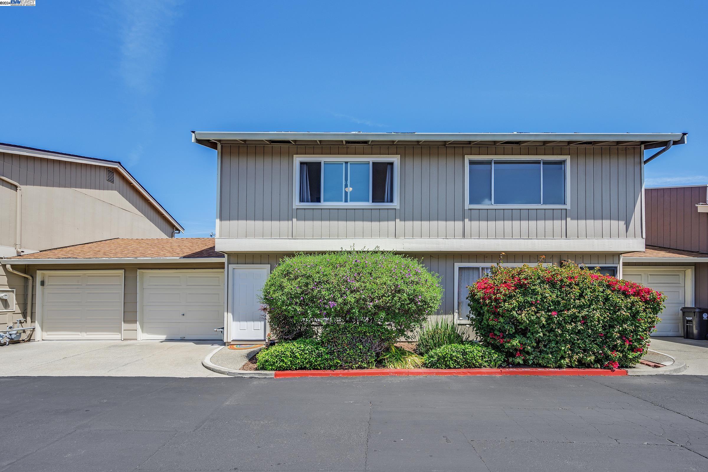 Detail Gallery Image 1 of 40 For 20208 San Miguel Ave, Castro Valley,  CA 94546 - 2 Beds | 1/1 Baths
