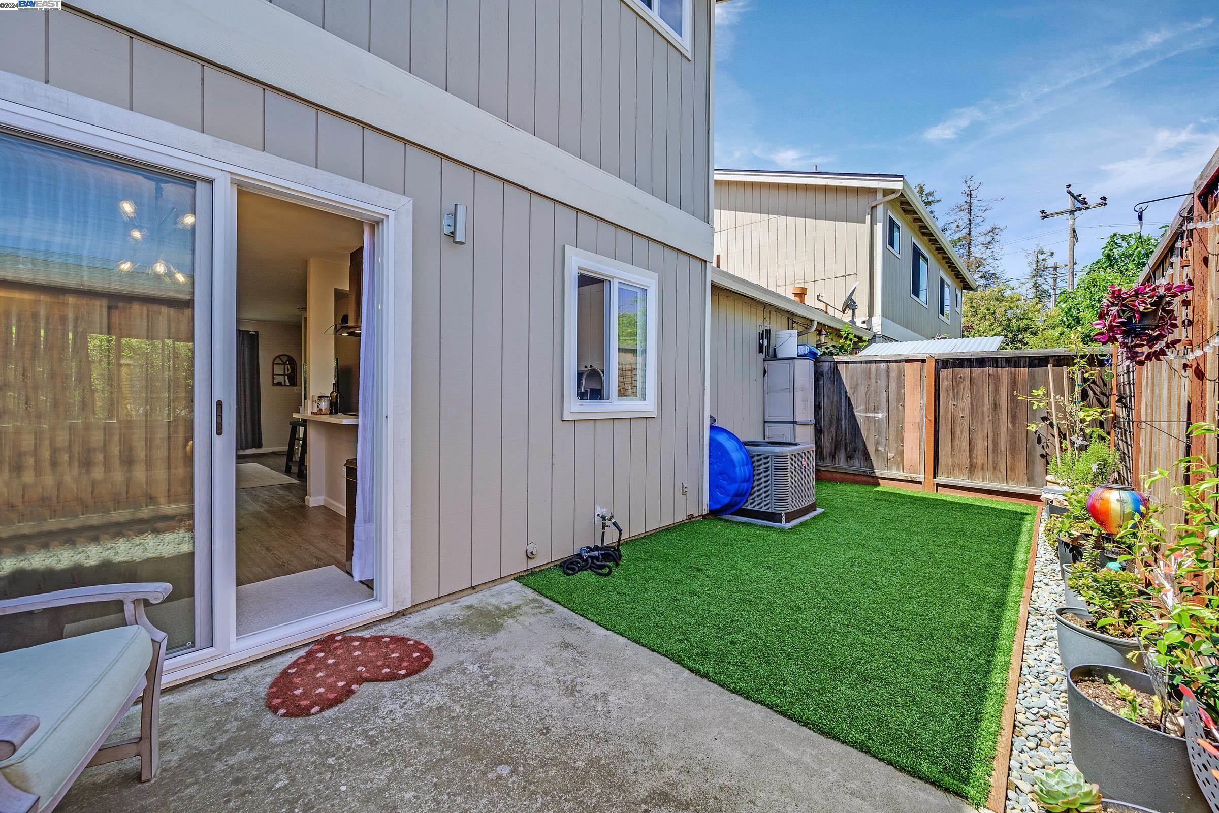 Detail Gallery Image 5 of 40 For 20208 San Miguel Ave, Castro Valley,  CA 94546 - 2 Beds | 1/1 Baths
